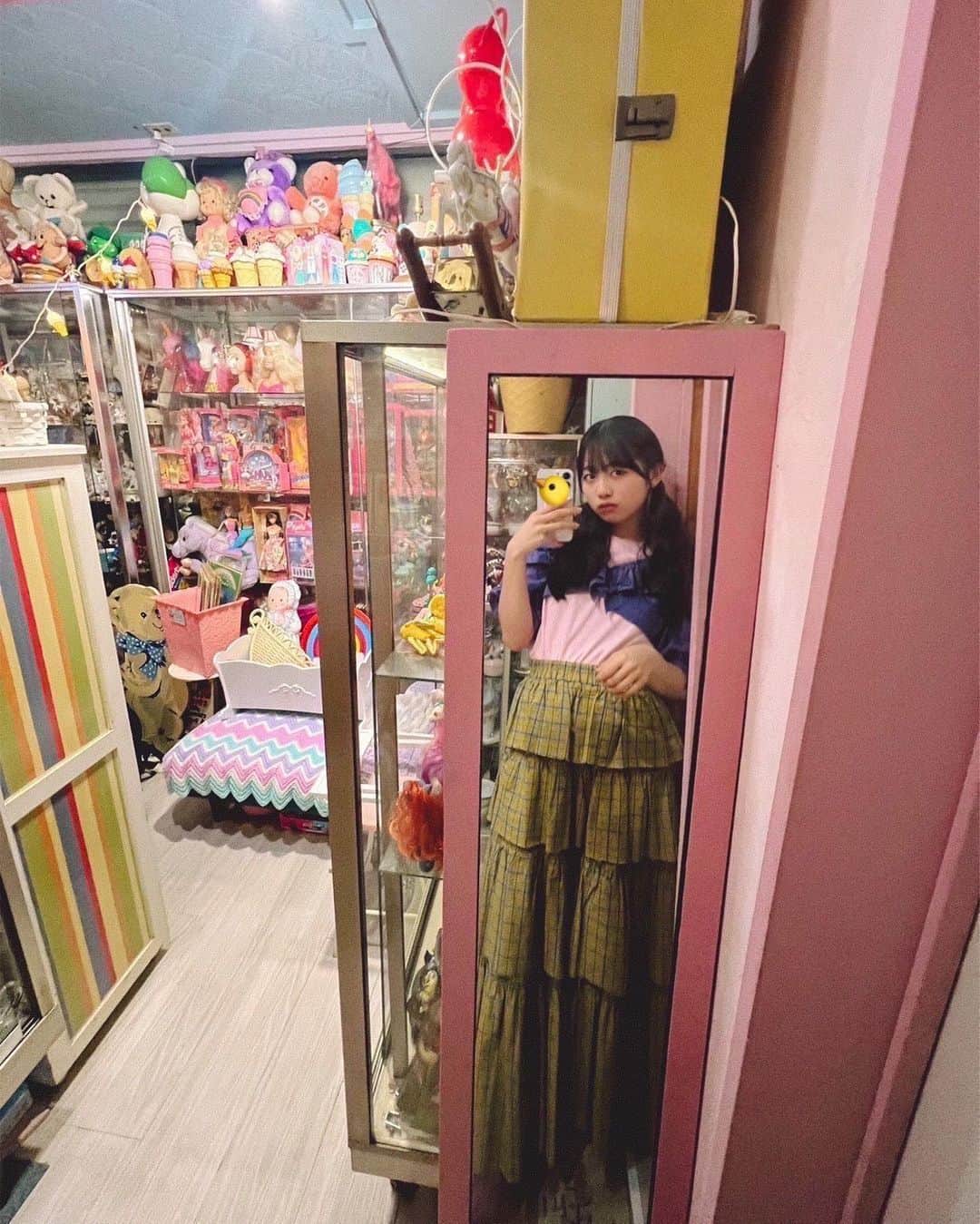 伊勢鈴蘭のインスタグラム：「本日発売の「BIG ONE GIRLS 7月号」に鈴ちゃんと登場してます🧙🏻‍♀️🧝🏻‍♀️撮影でお邪魔させて頂いたカフェがあまりにも可愛い空間すぎてトキメキでした...楽しかったねえ  ぜひご覧ください！」