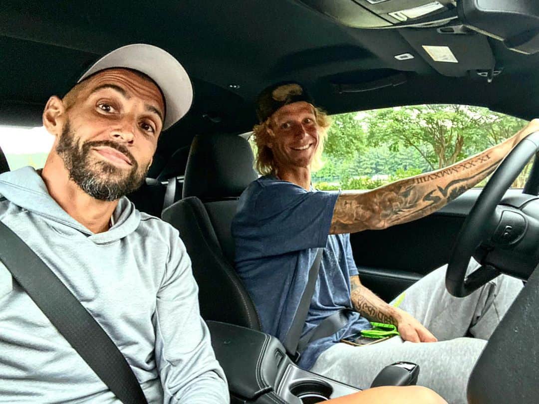 ジェフ・キャメロンのインスタグラム：「@brekshea ⚽️👊🏼👍🏼✌🏼😎 @tst7v7 @bladeandgrassfc #raleighcary」
