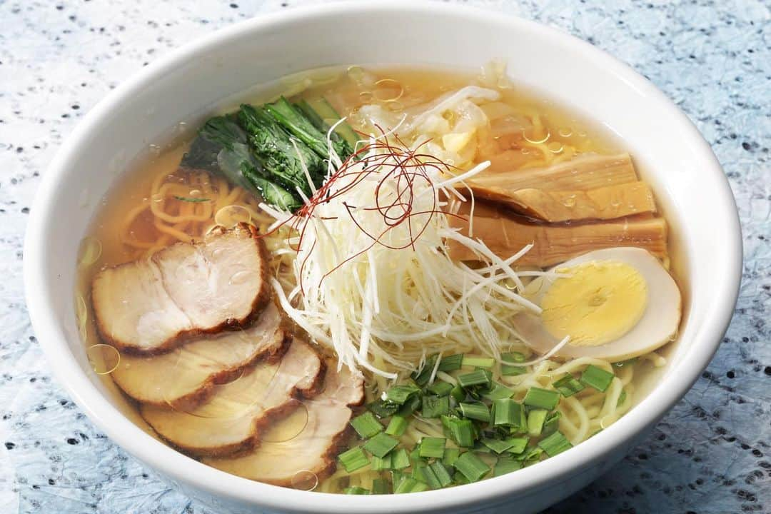 ホテルキャッスル　HOTEL CASTLEのインスタグラム：「【櫻果林涼麺フェア】🎐  2023年6月1日よりスタート🍜☀️  ホテルキャッスルでは今年も人気の「涼麺-りゃんめん-フェア」を開催します🍜  山形のあっづい（暑い）夏を櫻果林の涼麺を食べて乗り切りましょう👍  pic.1 ◆花山椒オイルの冷やし麺 （花椒凉麺） 一度食べるとあなたも虜に⁉︎ 別添えの花山椒オイルをかけて食べる櫻果林でしか味わえない痺れる旨さの冷やし麺。  pic.2 ◆冷たい柚子風味の担々麺 （芝麻担々凉麺） 人気No.1の白胡麻担々麺を夏限定の冷たい涼麺にアレンジ。  pic.3 ◆五目冷やし中華 （什景涼麺） 甘さと酸味のバランスが抜群。 昔からのファンの多い櫻果林伝統の冷やし中華。  いずれも杏仁豆腐付きで1,600円です😋 11:30〜14:30にて現在ランチタイムのみ1階カフェダイニングパティオにて中国料理を提供しています。  #ホテルキャッスル #ホテルキャッスル山形 #中国料理 #櫻果林 #冷たいラーメン  #冷たい麺  #涼麺 #花山椒 #担々麺 #冷やし中華  #ホテル飯 #麺すたぐらむ  #麺スタグラム  #麺活 #麺活グラム  #山形ラーメン  #山形麺活 #🍜 #らーめん  #らーめん部  #ラーメン」