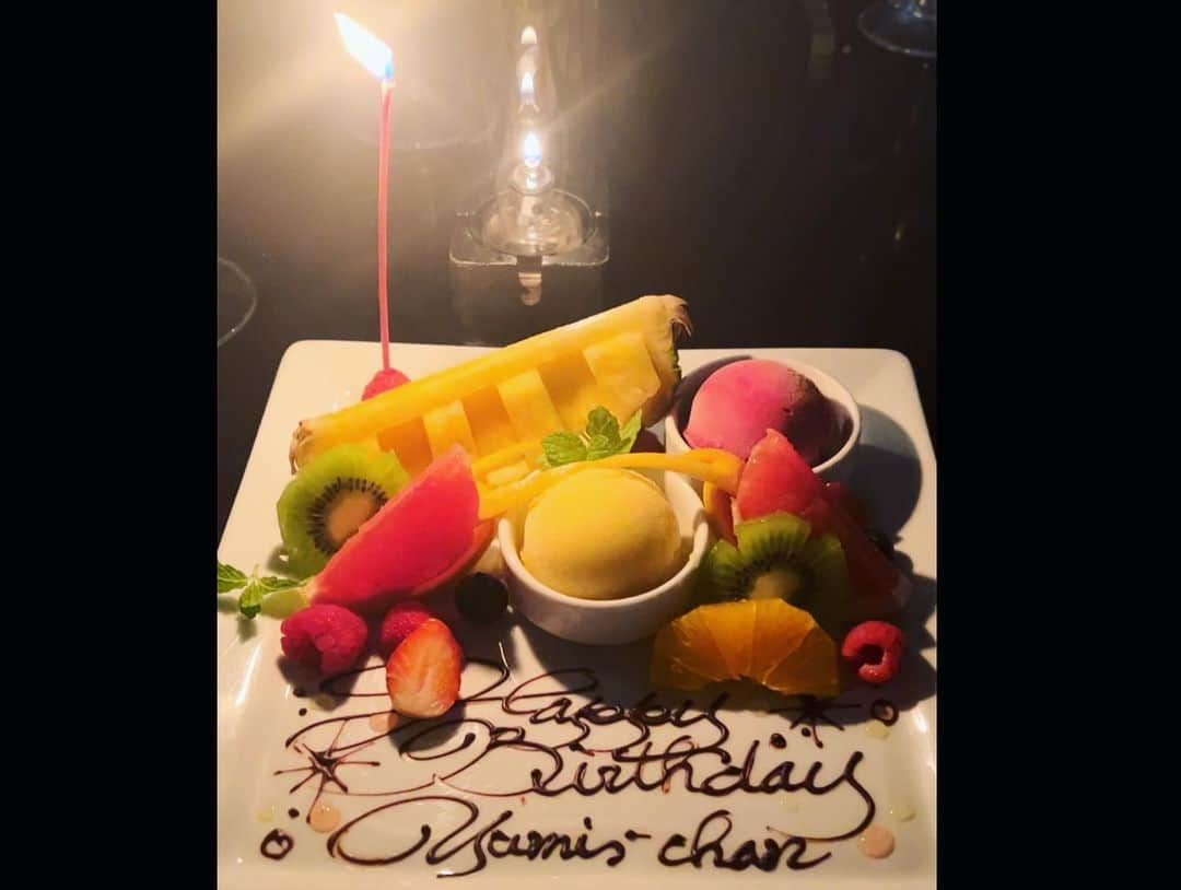 福田ゆみさんのインスタグラム写真 - (福田ゆみInstagram)「玲がお誕生日お祝いしてくれた🥂 嬉しいな❣️ 本当にありがとう😌😌😌  その後は亜耶のお店に行って久しぶりに飲んで歌ってはしゃいできました✨✨✨  #バースディー  #菅井玲  #工藤亜耶  #杏さゆり  #福田ユミ」5月31日 12時16分 - yumifukuda0511