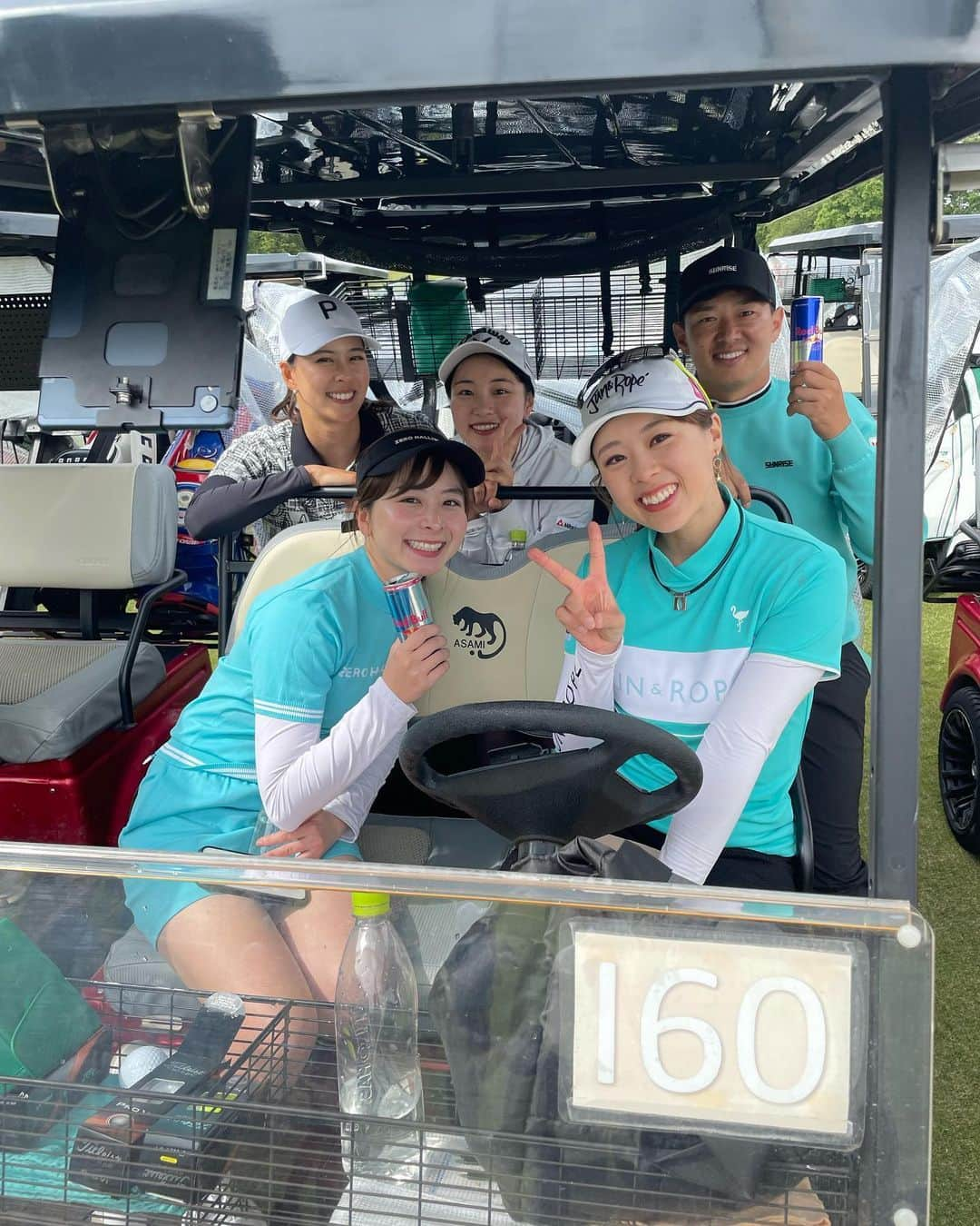 なみきさんのインスタグラム写真 - (なみきInstagram)「先日、 UUUM GOLF主催のニアピン大会に参加してきました☺️！ 1チーム3名で私は 三浦桃香プロ @momokamiura_official  笹原優美プロ @yumi_sasahara_official  と女子チームでした！！ お2人におんぶにだっこになってしまったので、もしまた次回あれば参加してリベンジしたいです😭 この日たくさんの方にお会いできて嬉しかったので写真アップします！ 進藤さん、としみん、芹澤信雄プロと懐かしのUUUM GOLFメンバー！ その他にもみなさんにお久しぶりに会えてめっちゃ嬉しかったなー！　そんなUUUM GOLFのMCかえでちゃんとコラボしている動画もアップされていますのでみてね！ 私が初代MC、かえでちゃんが2代目ということでいろんなお話ししてます💓 ぜひみていただけると嬉しいです！ またご一緒できる日を楽しみにしてます😊！ ・ ・ #GOLF #golf #ゴルフ #ゴルフ女子 #ゴルフウェア #ゴルフウェアコーデ #UUUMGOLF #uuumgolf #ニアピンコンテスト」5月31日 12時31分 - namiki_golf