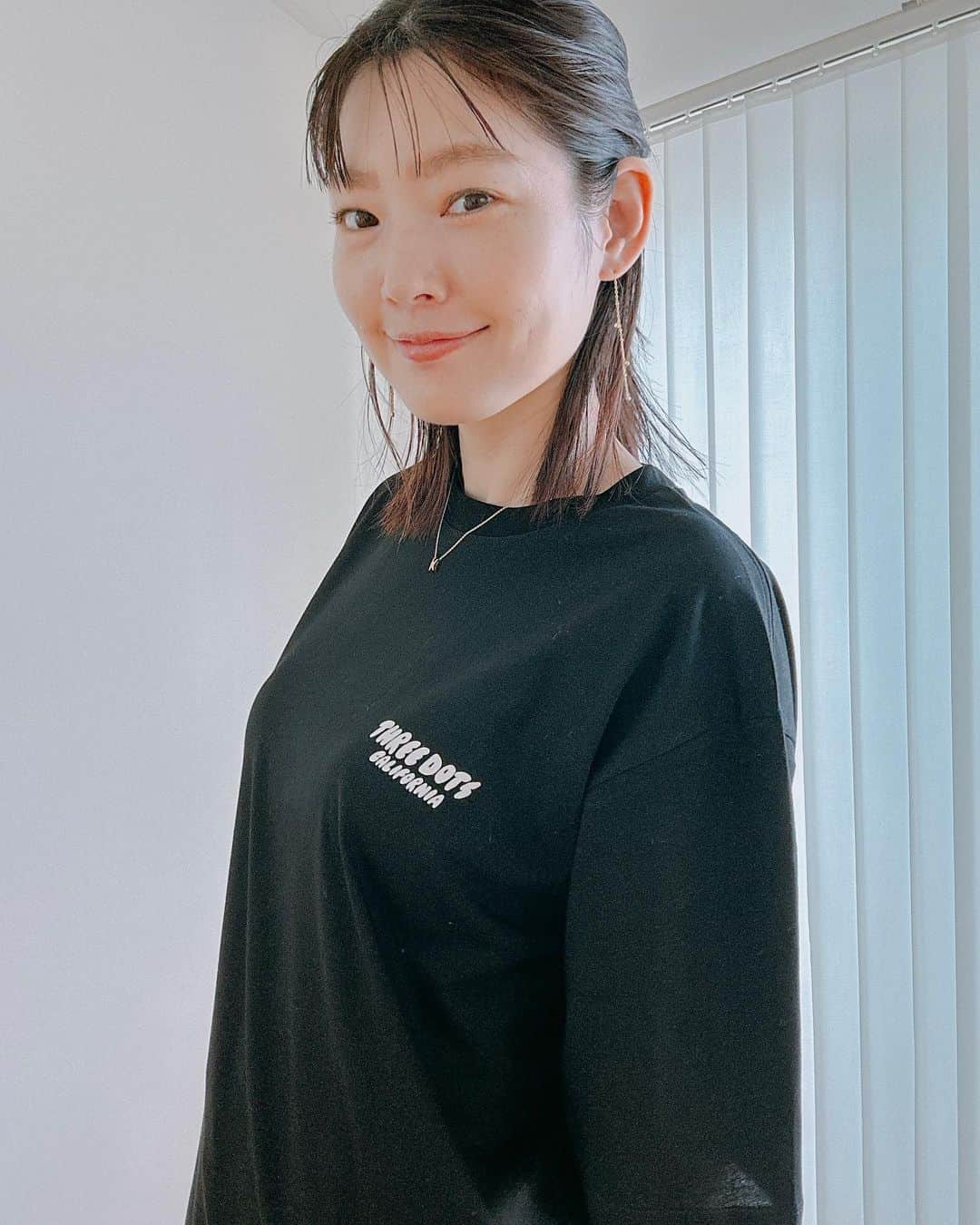 森貴美子さんのインスタグラム写真 - (森貴美子Instagram)「threedots伊勢丹新宿店で @threedots_official  POPUP開催中です✨ 私は『イラストレーター関根正悟さんグラフィックT シャツ』  のブラックをGET🖤 ポップな書体がかわいい☺️  今日から6月20日(火)まで伊勢丹新宿店本館の2Fアーバンクローゼット にて📍 みなさんもぜひ！  @threedots_official  @isetan_shinjuku_urbancloset  #threedots  #スリードッツ #PR」5月31日 12時36分 - morikimi_morikimi