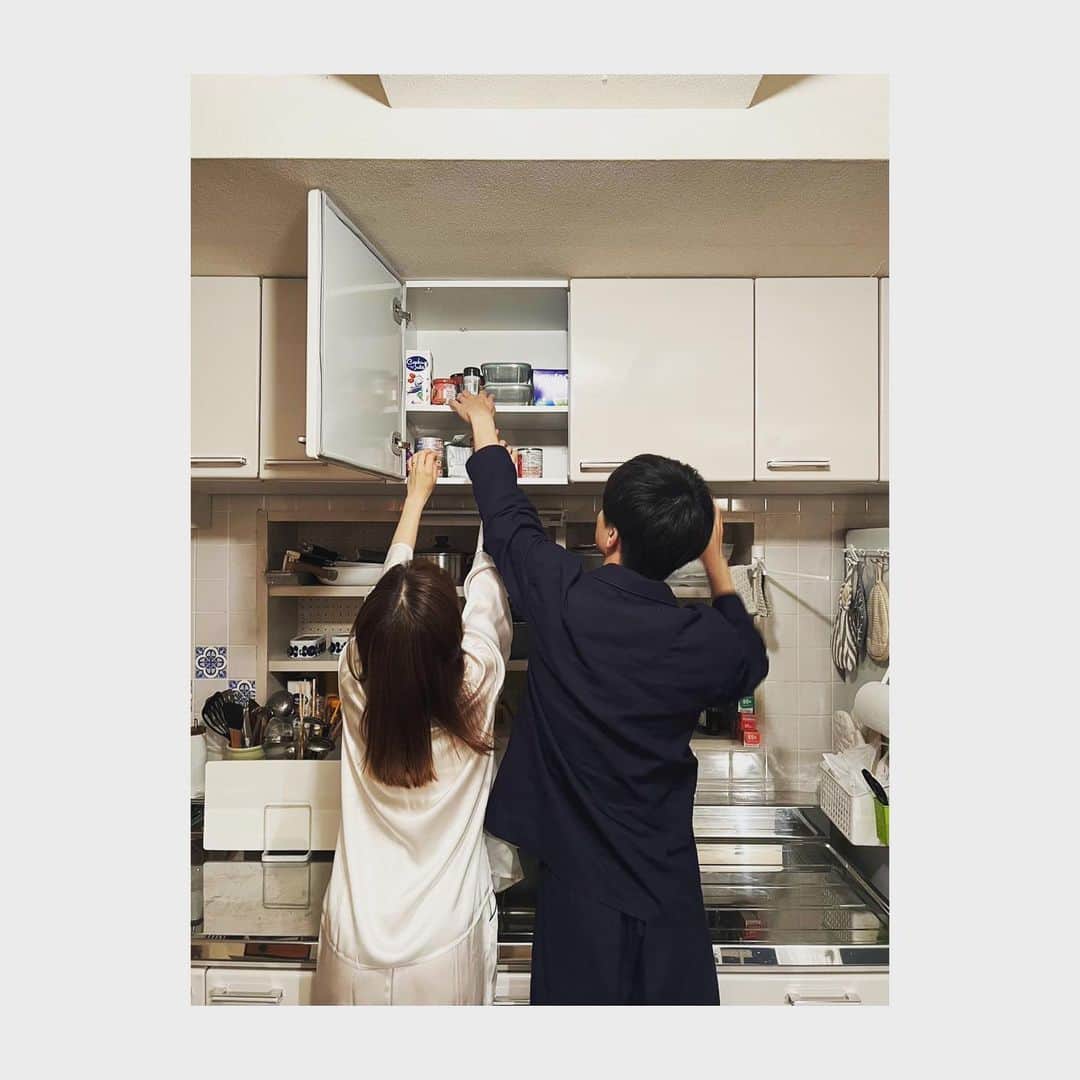 奈緒さんのインスタグラム写真 - (奈緒Instagram)「. この後ろ姿… お分かりいただけただろうか…🫢 . #新名家からのアンサーフォト #吉野家潜入 #あなたがしてくれなくても」5月31日 13時31分 - sunaosquare