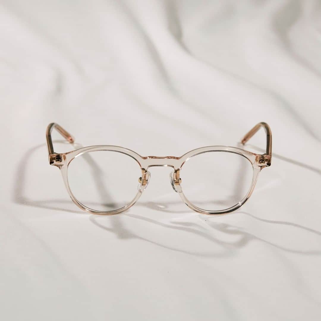 JINS PHILIPPINESさんのインスタグラム写真 - (JINS PHILIPPINESInstagram)「Tap "Like♡" for these pink frame! 　 A slightly pink clear frame that is easy to wear. "Pale pink" color blends well with the skin and gives a calm and mature impression.  　　　 JINS CLASSIC Slim UCF-22A-181_0201 COLOR/Pale Pink 5,000php 　 #JINS #JINSCLASSIC #glasses #eyewear #frame #clearframe #pinkglasses #fashionableglasses #sheercolor #roundglasses #stylishglasses」5月31日 14時00分 - jins_philippines
