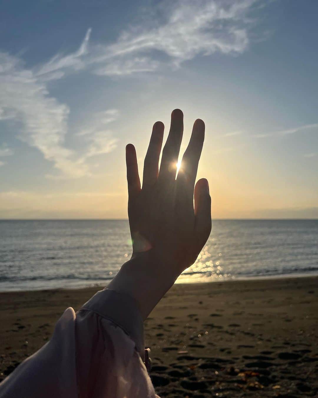 八木莉可子さんのインスタグラム写真 - (八木莉可子Instagram)「light  闇はなかなか得意になれない。。。」5月31日 14時03分 - yagirikaco_official