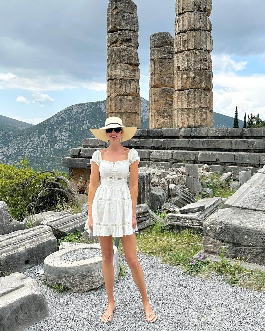 イヴァンカ・トランプのインスタグラム：「“Know thyself” These were the words inscribed above the entrance of the Temple of Apollo in Delphi.   Before asking any questions of the gods, the Oracle of Delphi demanded that travelers investigate themselves; encouraging self-reflection and self-awareness. The inscription, an essential principle for personal growth and wisdom, served as a reminder to those seeking guidance from the Oracle that true wisdom begins with understanding oneself ✨」