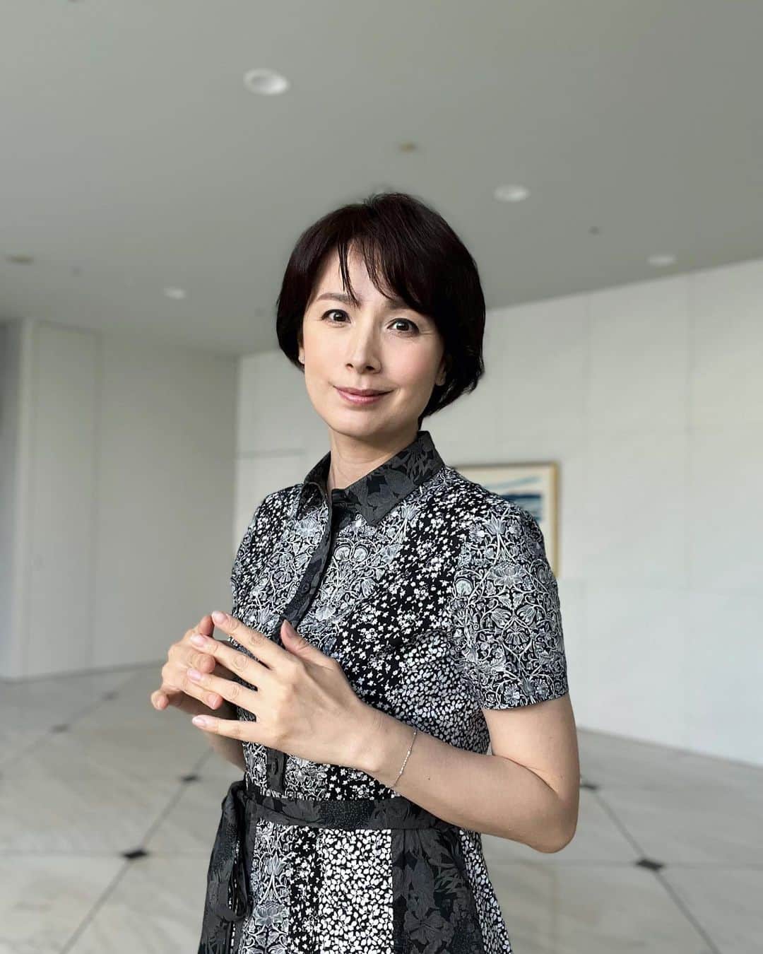 野村真季のインスタグラム：「ANNニュース 着用衣装  1〜4枚目 5/27 朝ニュース/昼ニュース  5〜7枚目 5/30 午後ニュース  #テレビ朝日 #アナウンサー #アナウンサー衣装 #ootd #40代コーデ #40代ファッション #50代ファッション #大人コーデ #大人ファッション  #野村真季」