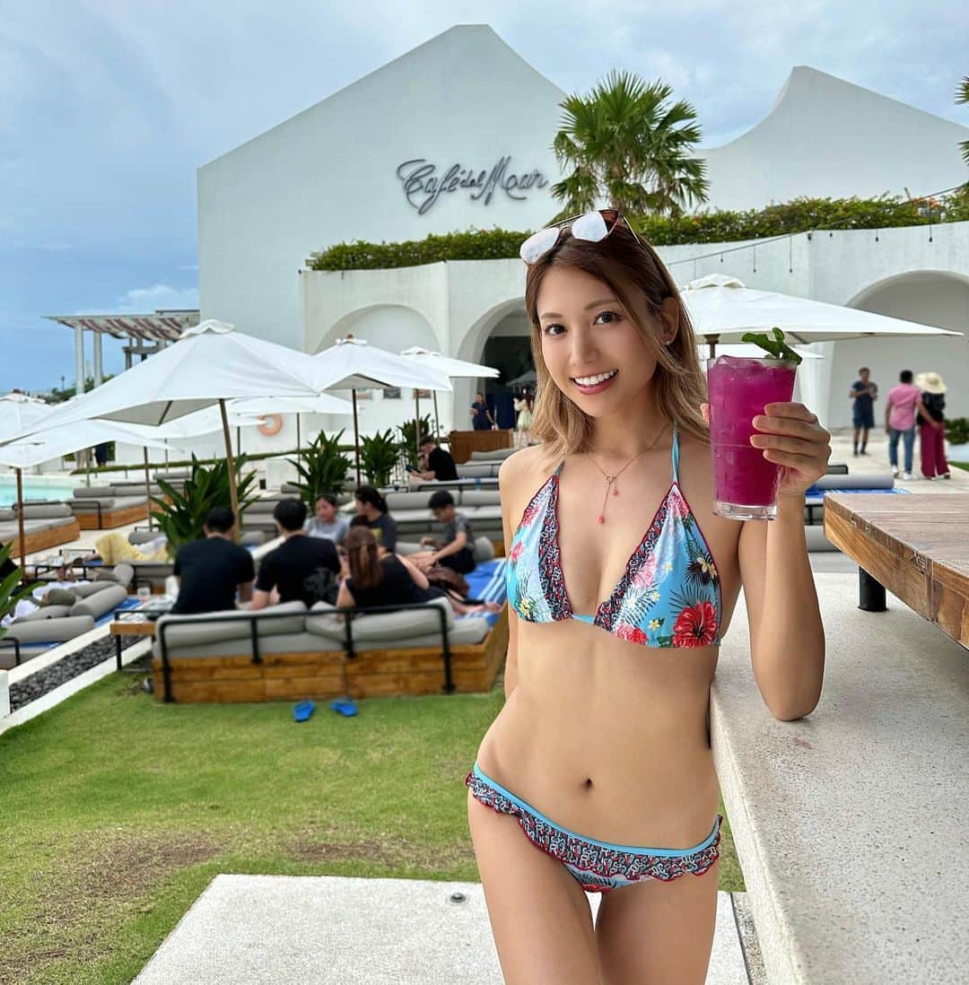 市原彩花さんのインスタグラム写真 - (市原彩花Instagram)「Cafe Del Mar Bali🍹  プールも広めでミニマムチャージも安めで、ソファでゆっくり出来た☺️ この日は曇ってたけど、夕陽の美しさは圧巻でした☺️  #カフェデルマール#cafedelmar#cafedelmarbali #beachclubs#beachclubbali#ビーチクラブ#pool#プール#バリ#バリ島#バリ島旅行#バリ旅行#バリ島観光#インドネシア旅行#海外旅行#海外移住#東南アジア#bali#baliisland#balitrip#balitravel#水着#ビキニ#bikini#swimsuit#japanesegirl#bikinigirl#bikinimodel #あーちゃんバリ」5月31日 14時46分 - ayaka_ichihara