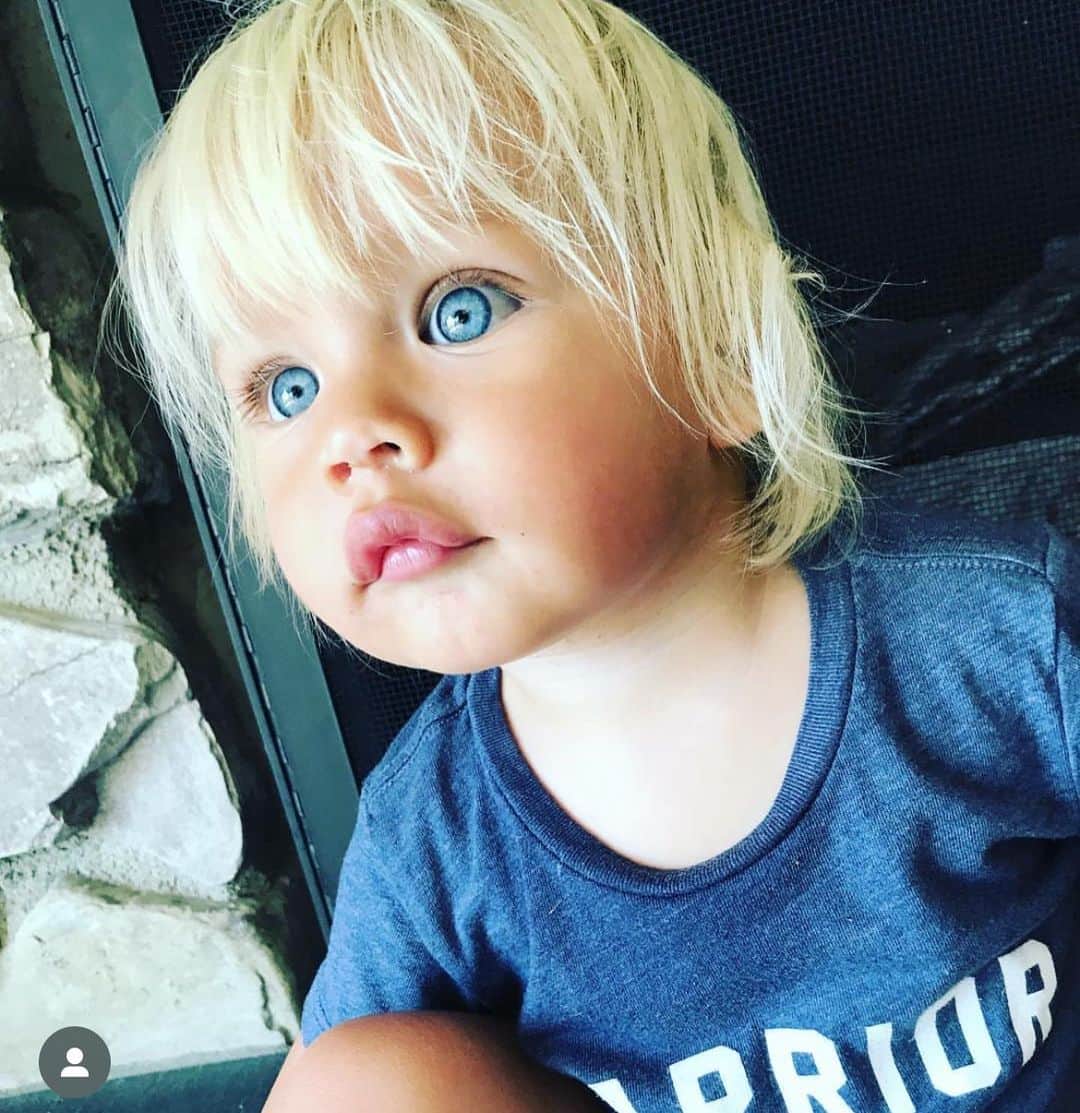トリ・プラバーのインスタグラム：「Took a little trip down memory lane… how are you 7?! I’m unwell 🥹」