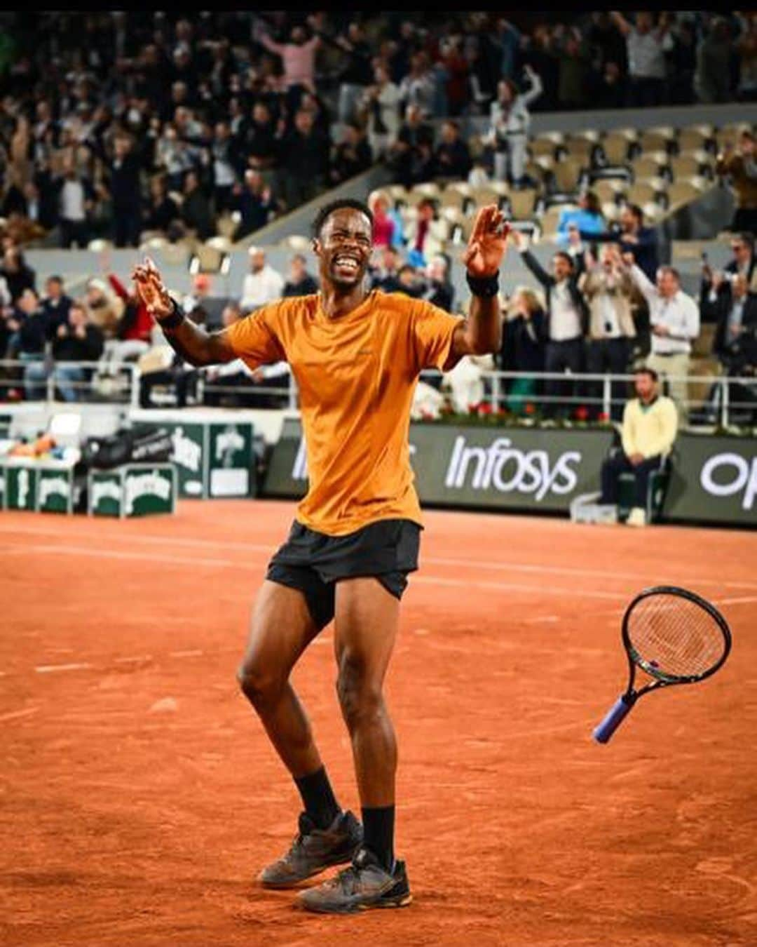 ガエル・モンフィスさんのインスタグラム写真 - (ガエル・モンフィスInstagram)「Merci 🧡@rolandgarros💚 #crowd #energy #emotions #remontada  📸 : Philippe Montigny / FFT」5月31日 15時07分 - iamgaelmonfils