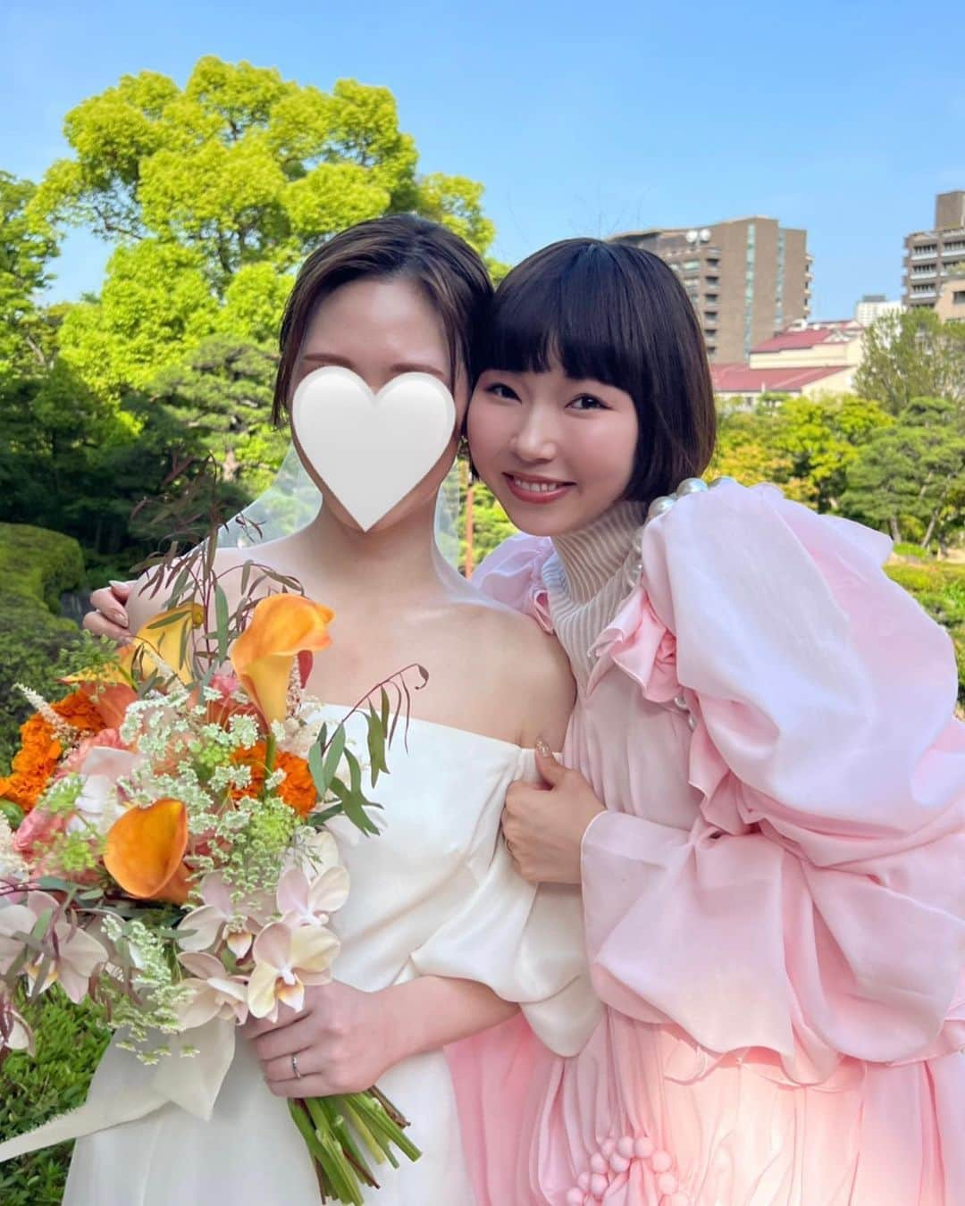 あさぎーにょさんのインスタグラム写真 - (あさぎーにょInstagram)「妹の結婚式👰‍♀️🤵‍♂️泣いたー！！！  ps:質問おおかったけれど 式場は神戸の相楽園さん @thesorakuen   dress @natsumiosawa_official  egg @simonerocha_  #結婚式#ウエディング#結婚式お呼ばれコーデ #結婚式コーデ #結婚式ドレス #結婚式お呼ばれ」5月31日 20時35分 - asagiinyo