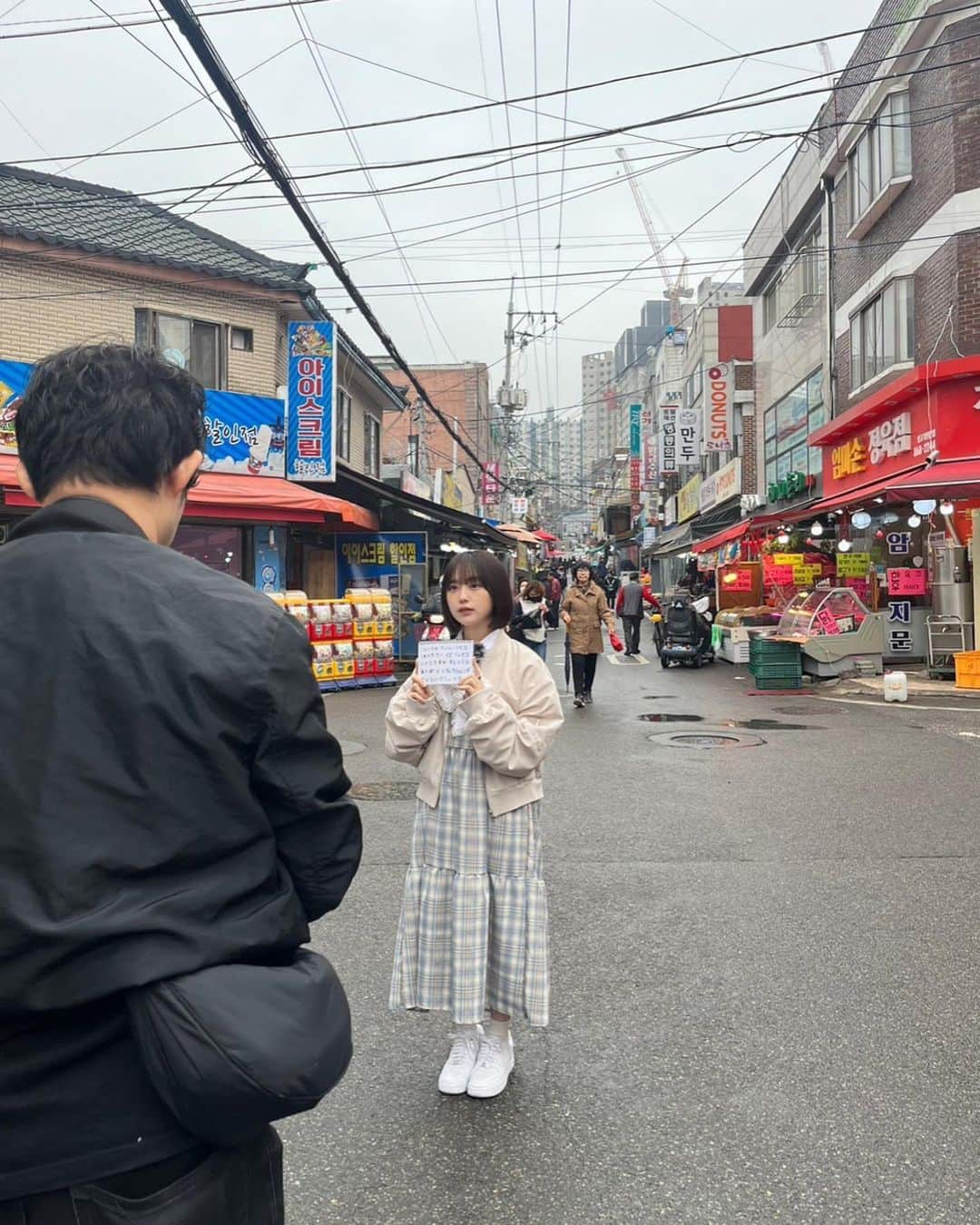 なえなのさんのインスタグラム写真 - (なえなのInstagram)「韓国ロケ行った時の写真たち🇰🇷❕ 2泊3日で34品も食べたのすごくない？笑 えびもたっくさん食べれて幸せだった〜  さっきブカピのYouTubeで韓国旅公開されたから見てね！  最後の写真はスタッフさんたちと夕飯食べた時の☺︎ 大好きなブカピチーム☺︎ またいきたいな〜🇰🇷！」5月31日 20時37分 - naenano0114