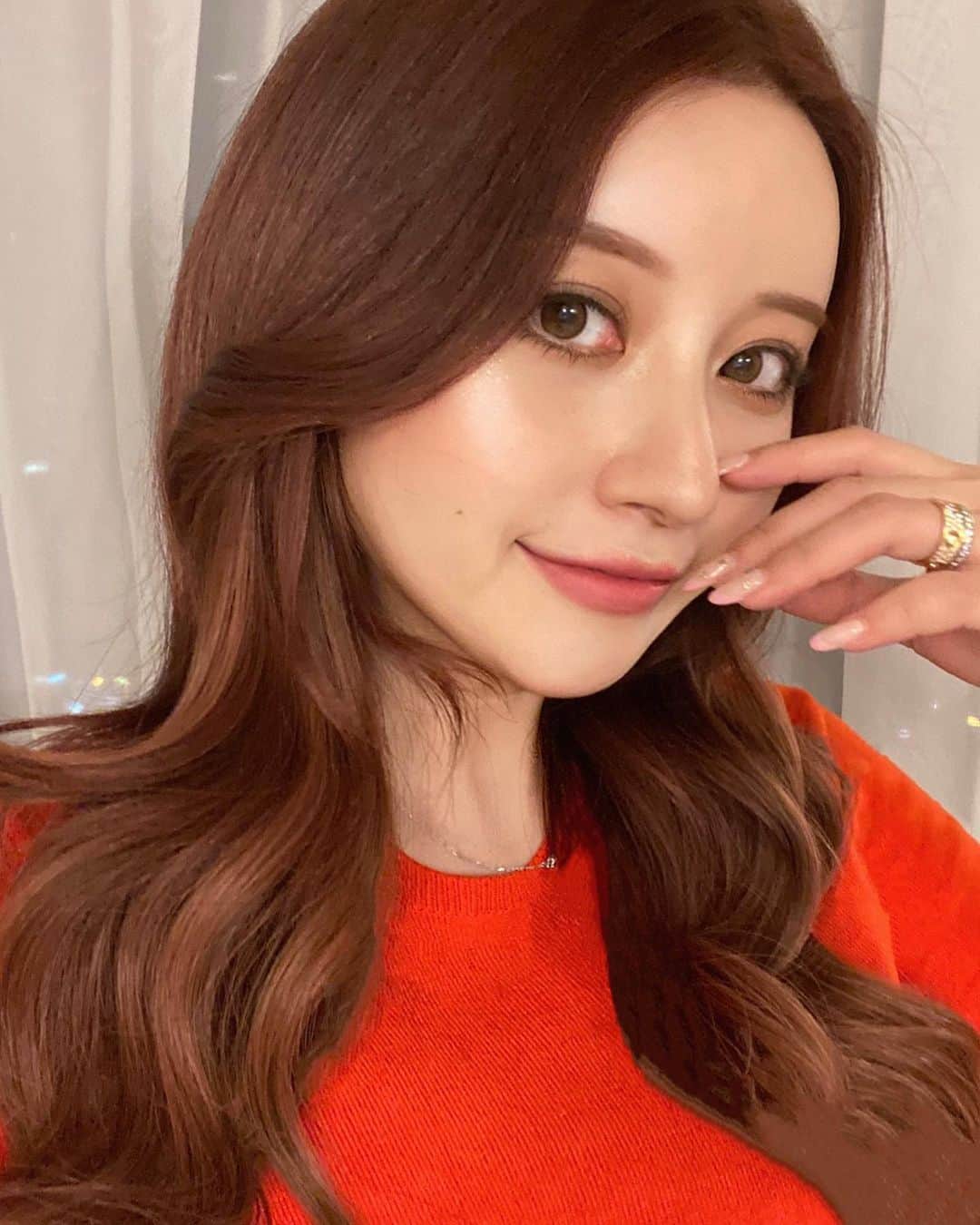 小川真琴のインスタグラム：「最近は上のまつ毛より下のまつ毛にボリューム感を出すのにハマってる👀🩵」