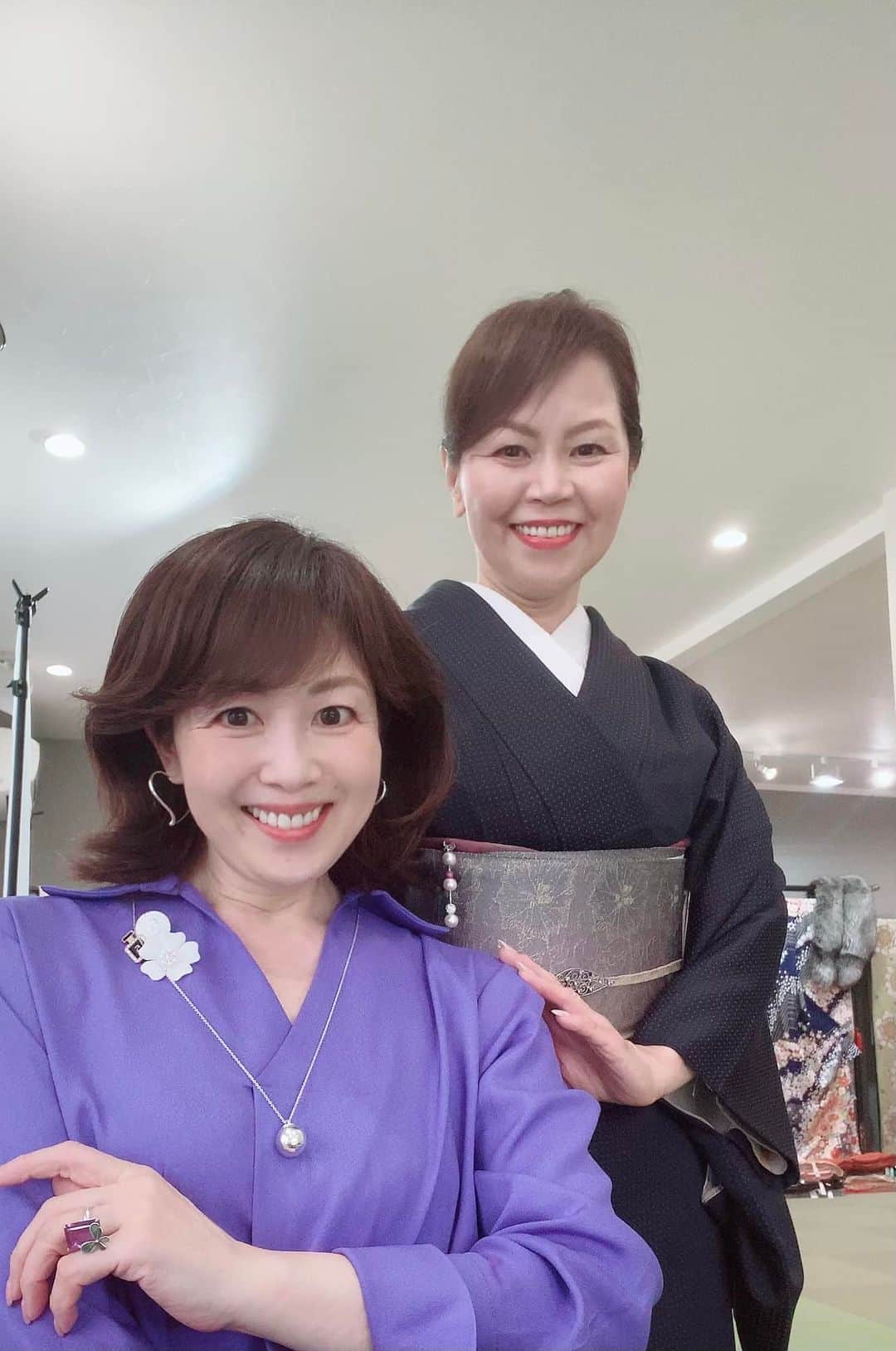 櫛野久美子のインスタグラム：「【奈良へ】  先週末の大阪出張が決まって すぐに 奈良の素敵なお友達 山口 章江さんに連絡をすると  その日なら会えるよ〜と。  　 呉服店の女将である章江さん 着物をさらりと着こなす姿が やっぱり素敵💓 　  還暦を迎えますます しっとり美しく 仕事への情熱も高まるばかり  話は尽きずに あっという間の時間でした。  　 何歳になっても やりたいことが溢れていると 人って若々しくて素敵ですね✨ 　  また逢いに行きます😊」