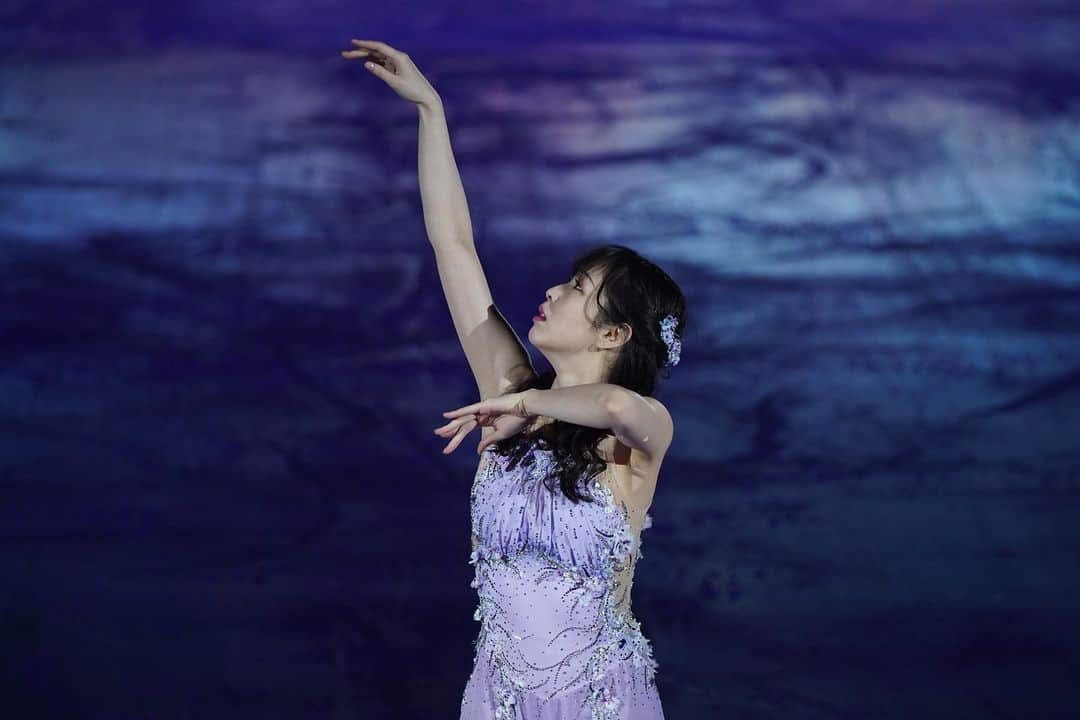 今井遥のインスタグラム：「私にとって特別な所縁のある、新潟でのbeyondが終わりました！  選手時代の拠点として、最後までお世話になった新潟。  サンクスツアーに引き続きbeyondでも真央ちゃんと一緒に戻って来られて嬉しかったです☺️  とても幸せを感じられる時間でした✨  次は愛知公演です⛸️  #beyondmaotour #新潟 📷「ラベンダーの咲く庭で」」