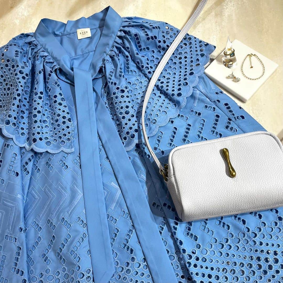 デミルクス ビームス 新宿のインスタグラム：「. 💙🦋Light BLUE🐳🩵  クリーンなスタイルのおすすめ💍 . . blouse 〈EFFE BEAMS〉 no. 64-01-0062-825 ¥42,900-  bag 〈TOFF and LOADSTONE〉 64-62-0051-018 ¥24,200-  accessory 〈fruitsjolie〉 white onyx ring  no. 64-42-0317-234 ¥26,400- blue topaz ring  no. 64-42-2093-234 ¥26,400-  〈MARIHA〉 pierce  no. 64-42-0075-169 ¥42,900- bracelet  no. 64-42-0250-169 ¥23,100- . . #demiluxebeams #デミルクスビームス #demiluxebeams_shinjuku  #BEAMS #ビームス」