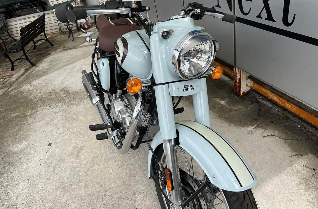 鈴木拓さんのインスタグラム写真 - (鈴木拓Instagram)「僕は近いうちにバイクを買おうと思ってます。  このバイクです。  そしてさらにハンドルを変えて低いワイドハンドルにしてレトロな感じで走ろうと思ってます。  皆さんどう思いますか？  忌憚のない御意見待っております。」5月31日 16時30分 - suzukitaku.drunkdoragon