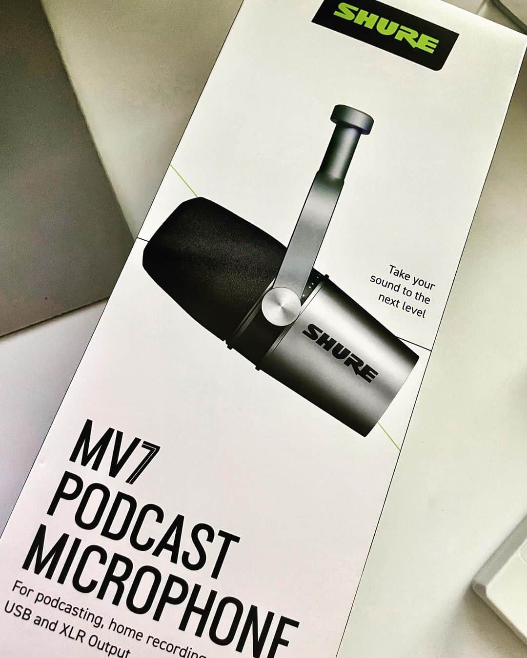 福島蘭世さんのインスタグラム写真 - (福島蘭世Instagram)「New microphone 🎙✨️  昨日の配信で、音声好評だったみたいで良かった〜☺️♡ 配信以外もがんばるねっ！🤜🏻💕︎  #shure #shuremicrophones #shuremv7 #podcast #youtube #gaming #🎙 #microphone #stream」5月31日 16時32分 - ranze_fukushima