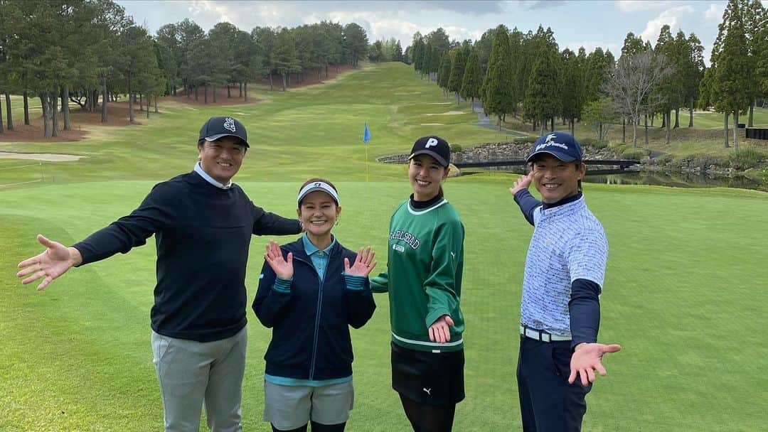 桧山進次郎さんのインスタグラム写真 - (桧山進次郎Instagram)「"UUUMGOLF"に 宮里藍プロが初登場‼️  6月8日から開催される女子プロゴルフトーナメント "宮里藍サントリーレディスOP" スペシャル企画です‼️  で、その企画が24対決😁  そうなんですジャイアンOBの高橋由伸氏と13〜18番ホールを戦います。 宮里藍プロの解説付き、そしてMCは大のゴルフ好き阿部桃子さん。  豪華すぎる‼️  緊張感たっぷりな対決なんでどうぞご覧下さい😁  https://youtu.be/Ii8ax_TVCew  @uuumgolf  @suntory_ladies  #uuumgolf  #宮里藍サントリーレディスオープン2023  #サントリーレディス  #宮里藍 プロ #高橋由伸 氏 #阿部桃子 さん #六甲国際ゴルフ倶楽部  #桧山進次郎」5月31日 16時44分 - hihihihi_yan