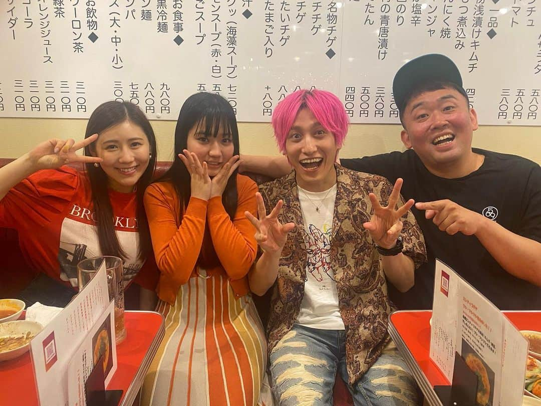 初恋タローさんのインスタグラム写真 - (初恋タローInstagram)「5月の思い出。久しぶりのメンバーで兼近の誕生日会をしました。 急に誘って来てくれたメンバー！ みんな環境が変わって 大人になったな〜 兼近は売れ過ぎ〜 未姫ちゃん人妻〜 きららちゃんゑんら〜  昔は 毎月このメンバーでイベントしてたなー また、いつか出来る事を目標に頑張りましょう！！  兼近帰った後にプロレスの稽古終わりの杏奈ちゃんも来てくれた。  杏奈ちゃんダンプ平井〜  #夢みる時間 #ういちゃん#誘わず #ごめん」5月31日 16時51分 - hatsukoitarooooo