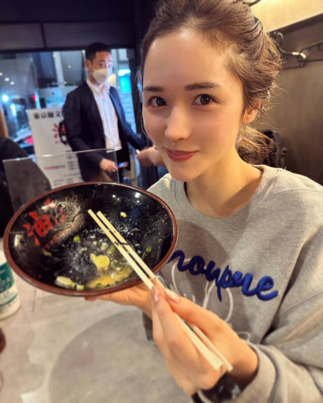 fukishaljさんのインスタグラム写真 - (fukishaljInstagram)「I love eat 😋  (子猫ちゃんがいて高いところにしかごはんおけなくてキャットフード机に置いててごめんなさい🙏🏻)  レモンちゃんは久しぶりの預かりボランティアぶり子育て🍋」5月31日 16時58分 - fukicammy_official