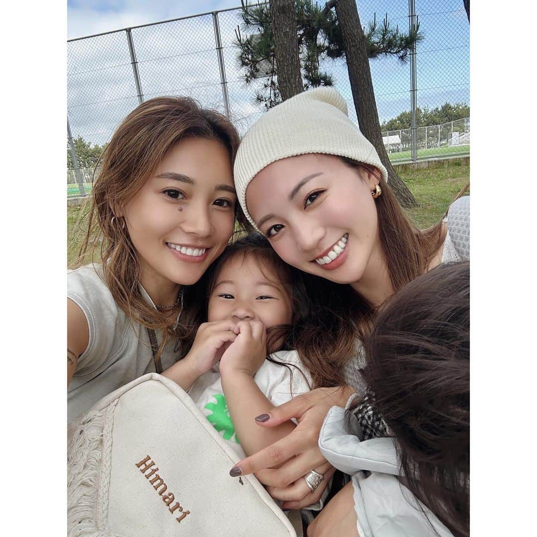 志田友美（ゆうみん）のインスタグラム：「みんなニコニコ😆💛 一応娘ちんも写ってます。笑」