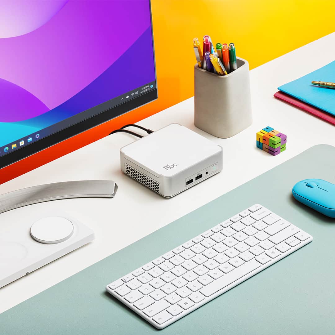 インテル Japanのインスタグラム：「自宅でも仕事場でもレイアウトに溶け込む最新ミニPC登場！  白い筐体に第 13 世代インテル® Core™ i5/i7 プロセッサーを搭載したインテル® NUC 13 Pro Desktop Edition は、手のひらサイズでパワフルな ミニ PC です。   #インテル #NUC #Core #13thGen #Windows #ミニPC」