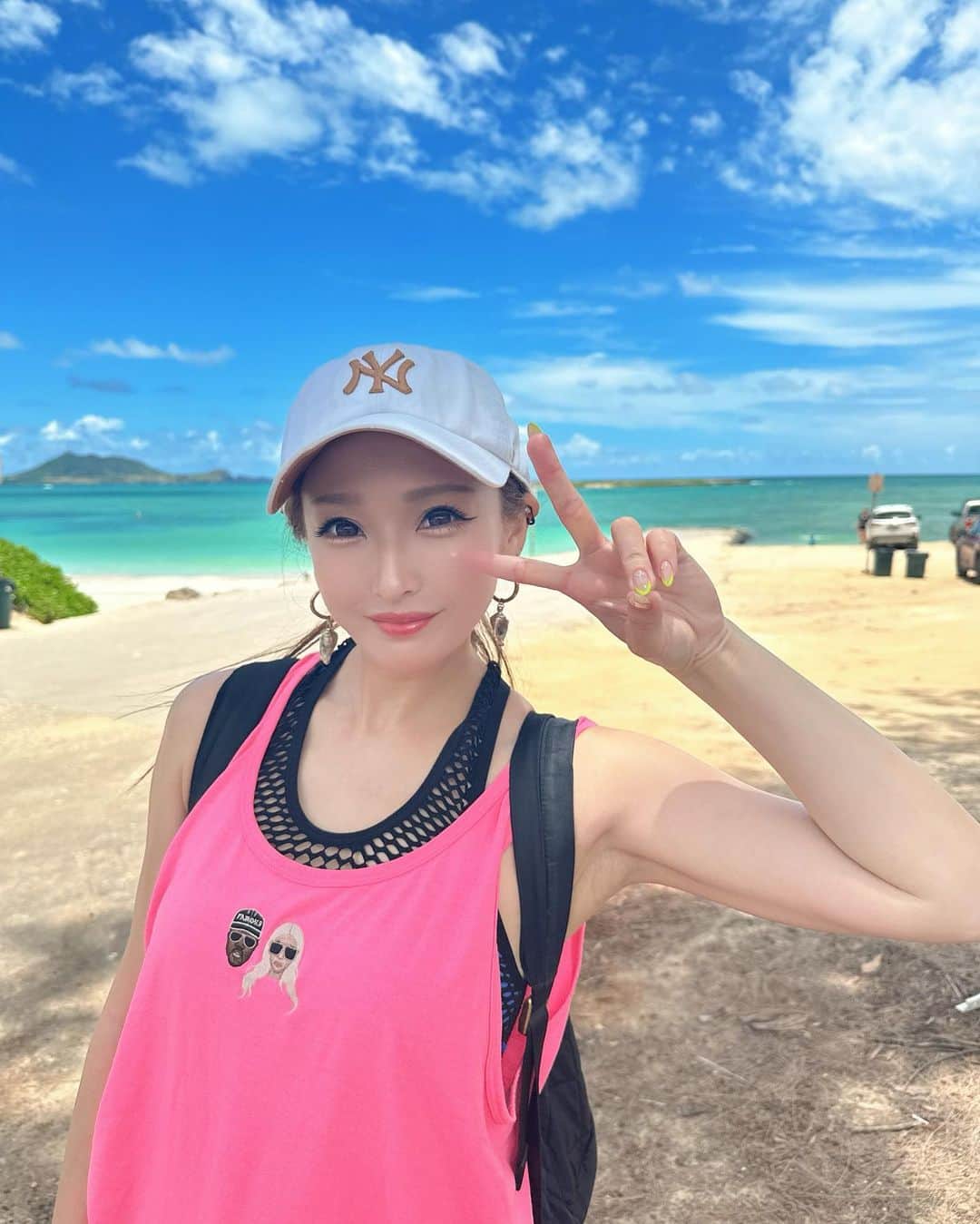 佳那のインスタグラム：「なんて綺麗な空と海🏖️🌺  #キャバ嬢#高級キャバクラ#佳那嬢#glamorous#美尻#美容#筋トレ#gym#angelr #ゴルフ#waikiki#hawaii#sea」