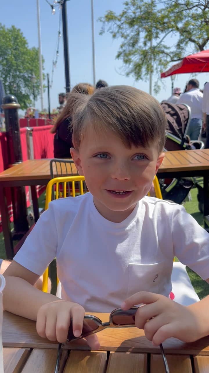 のインスタグラム：「Arthur chops my little music man 🎵🎹🎤❤️」