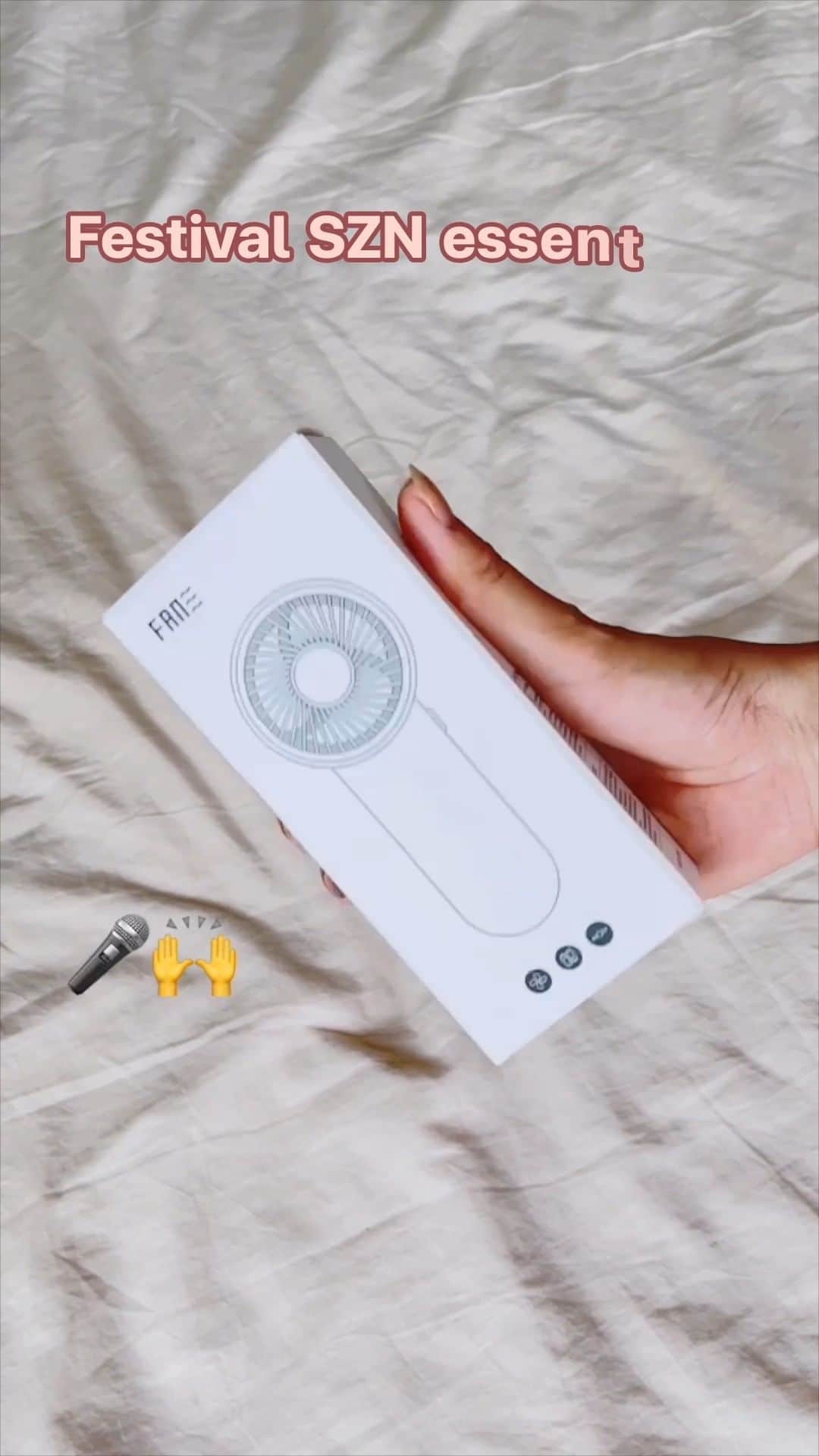 SHEINのインスタグラム：「Festival SZN essentials! 🎤🙌  This portable mini fan keeps you cool so that you can bring the heat without missing a beat ❄🎶  🔎10352753  #saveinstyle #SHEIN #SHEINhomeappliances」