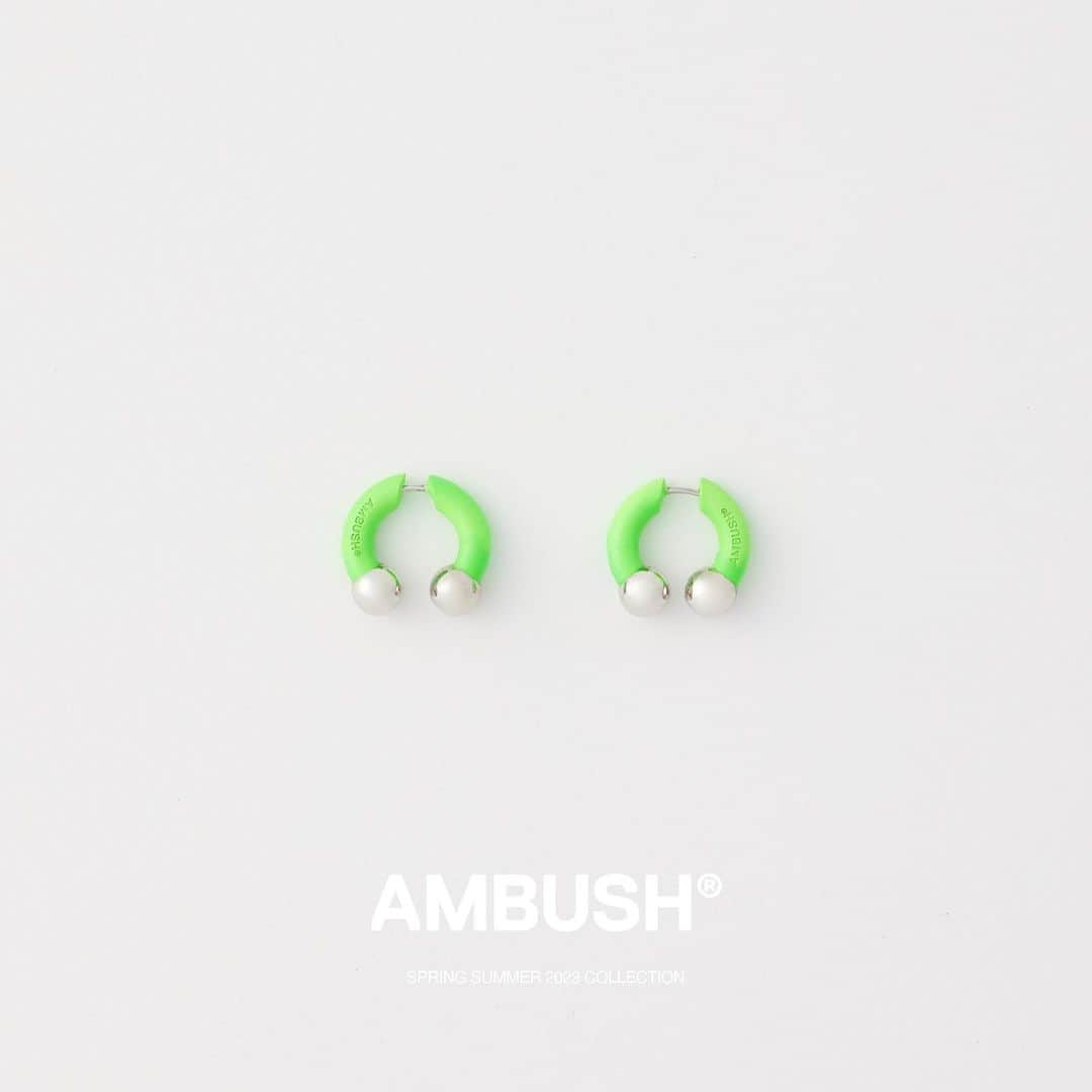 AMBUSHさんのインスタグラム写真 - (AMBUSHInstagram)「Neon barbell jewelry ⚡🔋 in new electrifying colorways. Now available at our WEBSHOP and WORKSHOP」5月31日 17時32分 - ambush_official