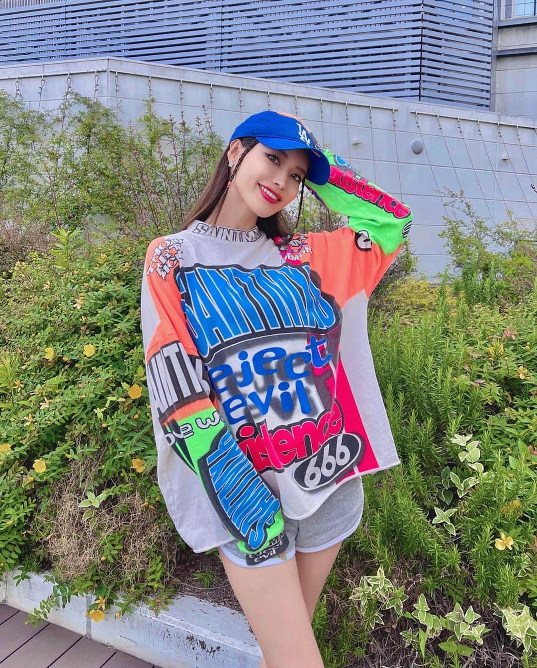 MIKAのインスタグラム：「毎日あっという間に夜になる🧢🫨  ⠀」