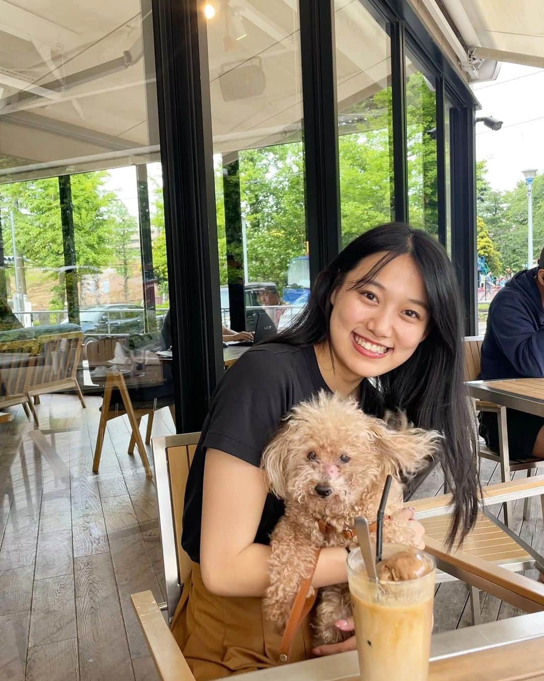 ちはるのインスタグラム：「⁡ ⁡ お留守番組でカフェ行ったよ🍃☕️」