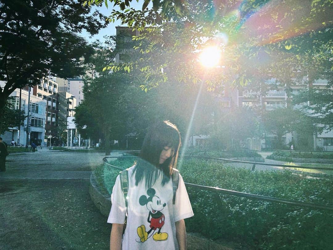 神野友亜のインスタグラム：「5月最終日。  皆様、こんばんは。  今日は晴れましたね‼︎ 日も長くなって、 こんばんはが似合わない18時。  梅雨を越えれば夏🫛 街の緑が元気そうでワクワクします。  6月は、Hillsパン工場でスタート‼︎ 楽しみです。🫛」