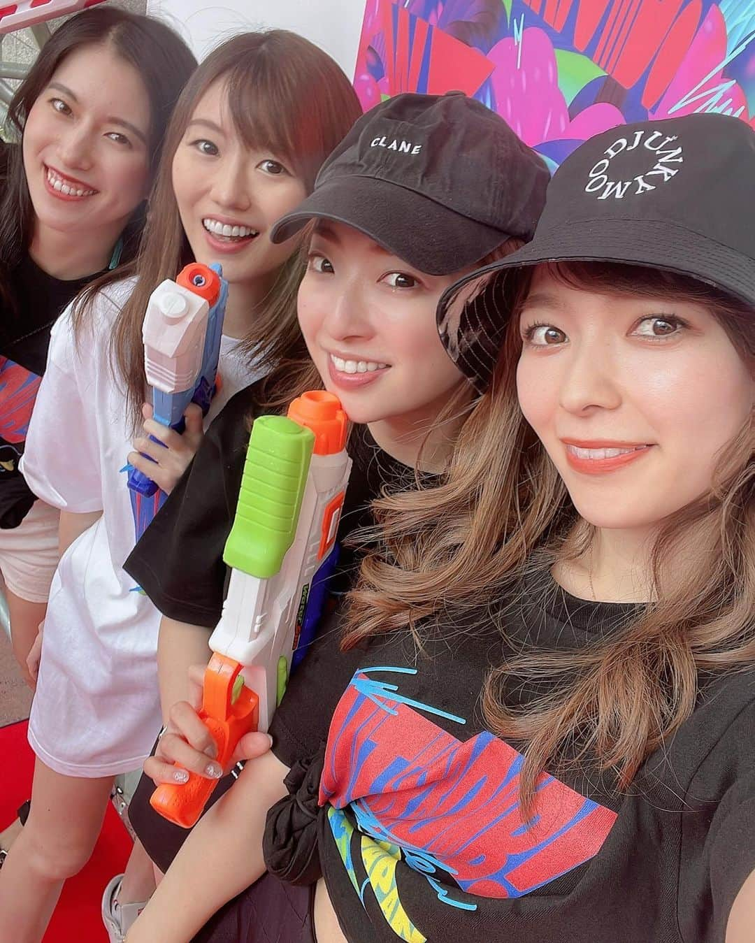 にゃんさんゴルフさんのインスタグラム写真 - (にゃんさんゴルフInstagram)「ウォーターボム日本初開催🇰🇷🇯🇵🔫 記者発表イベントにいって来たよ🐈  ウォーターボムプレイベント✨ みんなで公式Tシャツ着たよー！  フワちゃん、四千頭身さん、アンエンユリさんと 水鉄砲で撃ち合い🤣笑  東京、名古屋、大阪で7月に開催だよ😝 @waterbomb_tokyo_official  @waterbomb_nagoya_official  @waterbomb_osaka_official   ピンクの水鉄砲可愛くない？🤣💕  あしたから6月🐈 夏が楽しみーーー😻  #ウォタボムヤバイ #ウォーターボム#水鉄砲#waterbombjapan #夏フェス #フェス#生足#生足女子  #フワちゃん#四千頭身さん#アンエンユリ #フェス好き#イベント#韓国いきたい#フェスいきたい#fes#tokyo#osaka#nagoya#korea」5月31日 18時09分 - miiiii0228