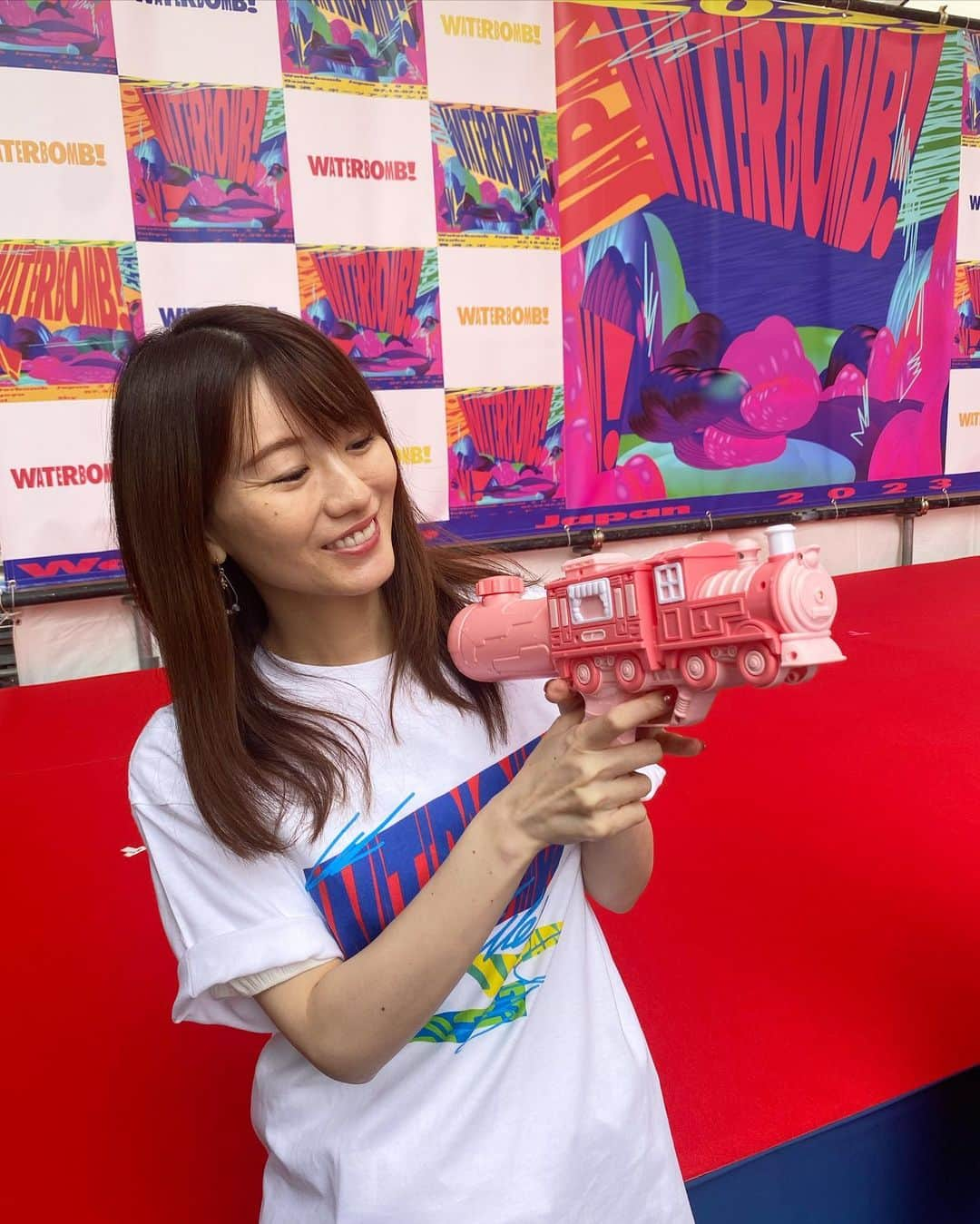 にゃんさんゴルフさんのインスタグラム写真 - (にゃんさんゴルフInstagram)「ウォーターボム日本初開催🇰🇷🇯🇵🔫 記者発表イベントにいって来たよ🐈  ウォーターボムプレイベント✨ みんなで公式Tシャツ着たよー！  フワちゃん、四千頭身さん、アンエンユリさんと 水鉄砲で撃ち合い🤣笑  東京、名古屋、大阪で7月に開催だよ😝 @waterbomb_tokyo_official  @waterbomb_nagoya_official  @waterbomb_osaka_official   ピンクの水鉄砲可愛くない？🤣💕  あしたから6月🐈 夏が楽しみーーー😻  #ウォタボムヤバイ #ウォーターボム#水鉄砲#waterbombjapan #夏フェス #フェス#生足#生足女子  #フワちゃん#四千頭身さん#アンエンユリ #フェス好き#イベント#韓国いきたい#フェスいきたい#fes#tokyo#osaka#nagoya#korea」5月31日 18時09分 - miiiii0228