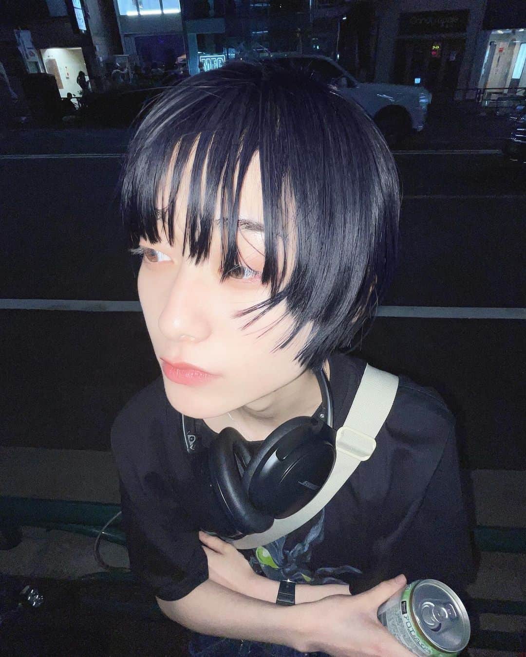 MiKiNA EMPiREのインスタグラム：「. いつもフォローしてくださってるみなみなさまへ😚  インスタで私を初知りした人、たぶん多い気がするんですが。わたしが普段何をしてるかっていったら歌って踊っちゃってるんですね〜実はね！実はです。  普段投稿に絵文字しかつけてないからわたしのこと知らないよねわかる。🦆  というわけで実はインスタの他にもTwitterやらTikTokやらやってるSNS網羅人間なんです。  Twitterは特に自由です。だからあんまりみてほしくありません。令和の蛙化こわい。 でもそれ以外はみてほしいのでそのSNS情報をフィードリングっていう一個のサイトにまとめてみましたー！！  わっっかりやすくいうと、超簡単にわたしのホームページをサイトで作っちゃったわけです。🤙🏻(プロフにのせた！)  推し活というのは正直、寝る間も惜しい。これはまじ。ひとつのサイトでわたしの全てを一気見しちゃいなよって話です。  このサイト上でフォローできるみたいでわたし以外の推しメンの全ても見れるかも。いるの?マジ?ショック。 推し活以外でもお店の予約フォームとかも 簡単に作れちゃうらしい。これは他の人が言ってました。マジ?スゴ。  長々と話しましたが最後に。 いつもありがとうです☺️ じゃまたね、いじょう！  #推し活#Feedlink #フィードリンク#お名前ドットコム#リンクインバイオ#クリエイター #pr」