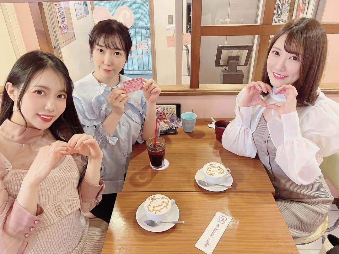 のインスタグラム：「🤍 初めてのメイドカフェ💞 王道あっとほーむカフェ🍰💖 . 可愛いすぎるめいどさんに 萌え萌えきゅんきゅん しまくりでした🥹🤍🫧✨ . またいきたい🥹💞 . #あっとほーむかふぇ #メイド#メイドカフェ #メイドさん @mico_19911201 @ioringo_made  みこちゃんといおりお姐さんと一緒お出かけ幸せでした🥰💖💖」