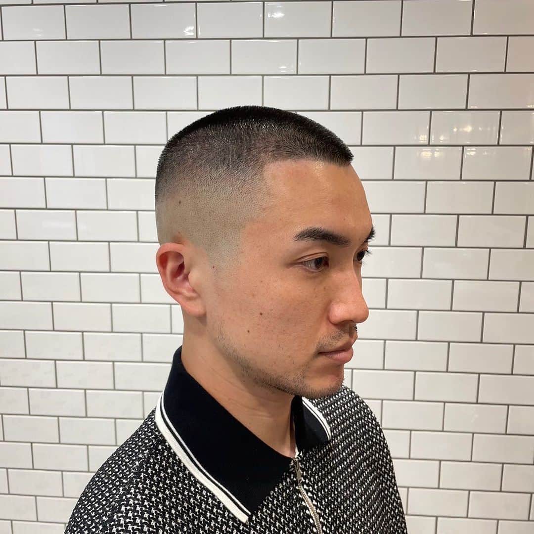 のインスタグラム：「FSC - FUTAKOTAMAGAWA BARBER💈  ⁡ HAIR CUT ¥6,600(tax incl.) made by @yosukekozai   #freemanssportingclub  #fscbarber #barbershop #barber #mensgrooming」