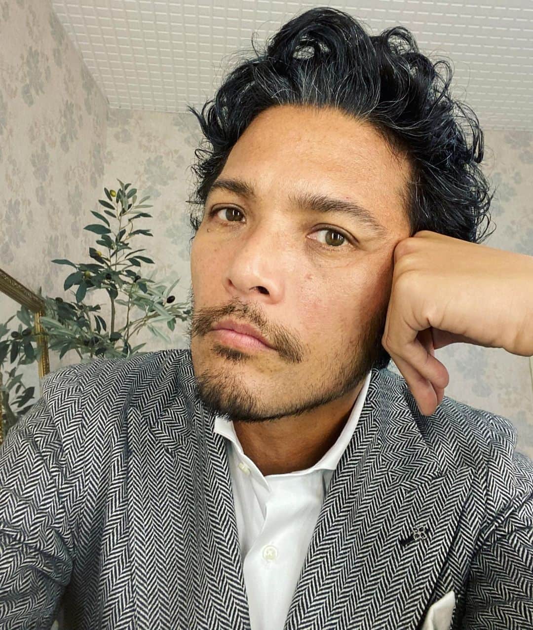 ZOEのインスタグラム：「みなさん こんばんは🖐️」