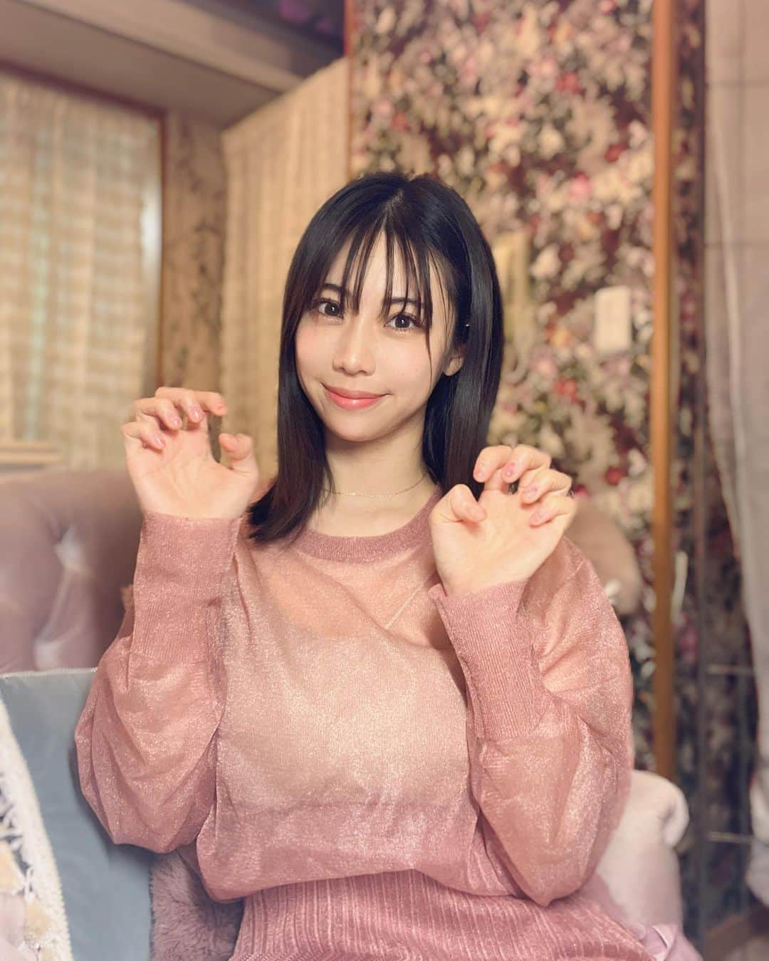 鈴木ふみ奈さんのインスタグラム写真 - (鈴木ふみ奈Instagram)「ロケが近いので @nailsalon.kurni.ebisu さんでハンドとフットのnailに行って来たよ💅༞♡  グラビアロケなのでナチュラルだけど、写真にした時にお手入れされてるのが分かる感じにして頂きました💕  いつもありがとうございます⸜🙌🏻⸝‍  #nail #シンプルネイル #kuruni」5月31日 18時36分 - fuminasuzuki