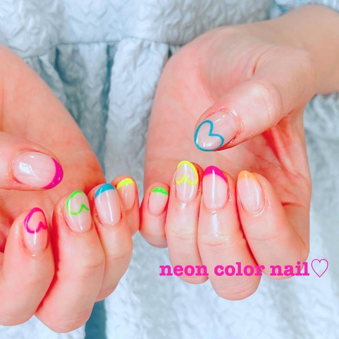 中島彩さんのインスタグラム写真 - (中島彩Instagram)「Newnailはネオンカラー🌈💕 スキニーフレンチと中抜きハートを組み合わせてもらいました😍  暑くなってくると 派手色ネイルしたくなるっ🫶🏻💕  ストーリーにたくさんDMで反応もいただけたお気に入りネイル🩷  @silkderiver  @_silk.kaori  #ネオンカラーネイル  #スキニーフレンチ  #派手色ネイル #ハートネイル #元町ネイルサロン  #シルクドリバー  #ネイルデザイン  #夏ネイル」5月31日 18時41分 - aya.n.aya