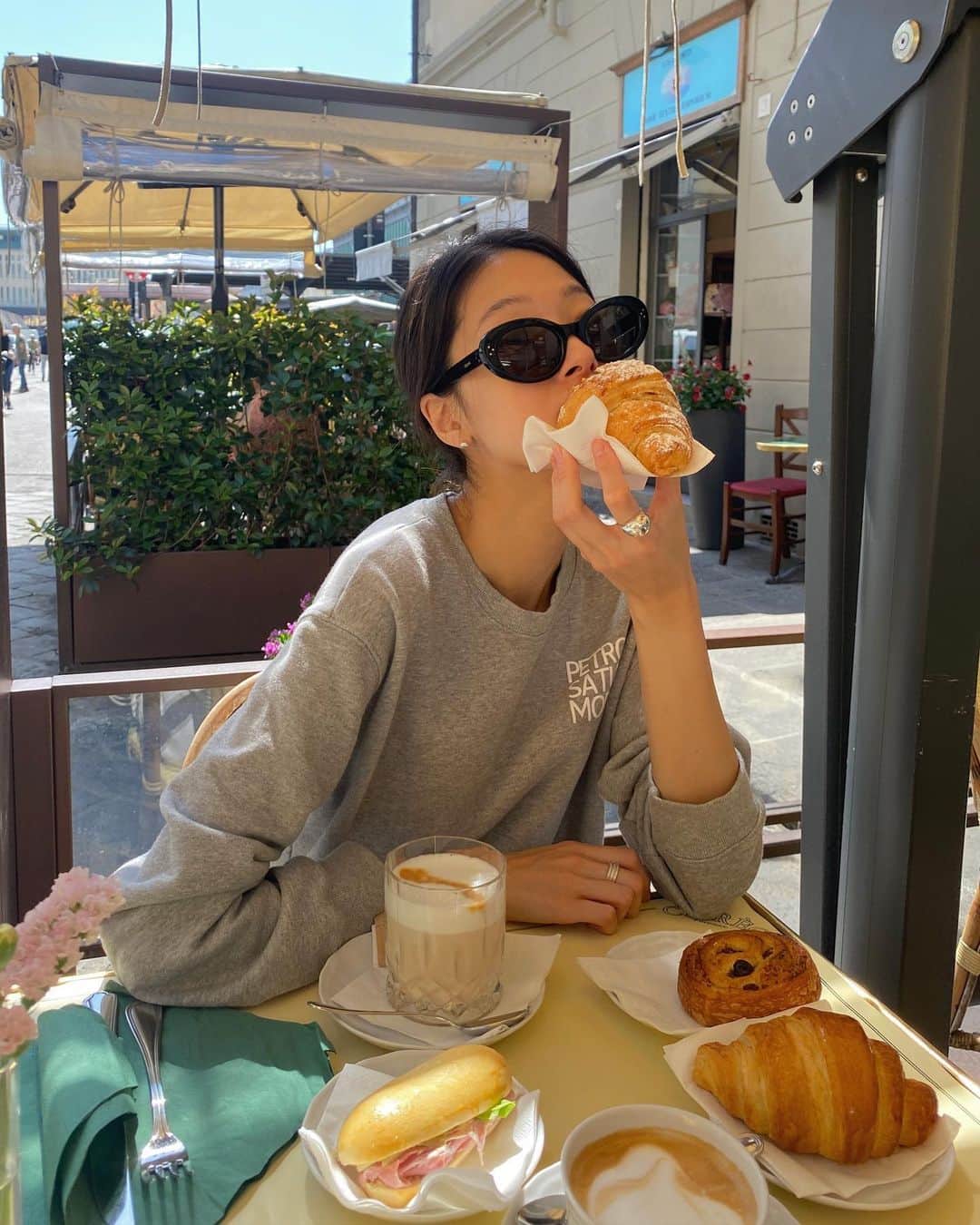 ミナ さんのインスタグラム写真 - (ミナ Instagram)「빵순이의 아침 🇮🇹🥐🥖🍞🥯🥨☕️ #blossomh_Italy」5月31日 18時51分 - blossomh_