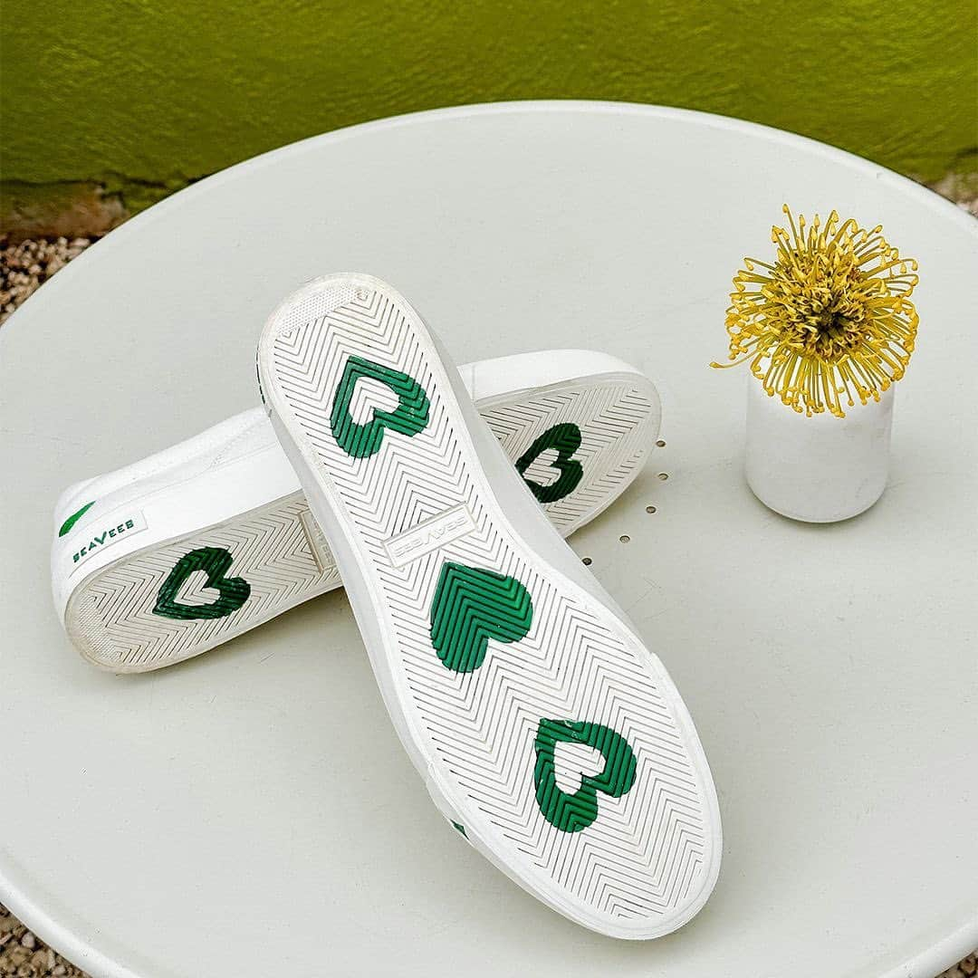 シービーズのインスタグラム：「As #MentalHealthAwarnessMonth comes to a close, we’re popping in here to remind you about our limited-edition Mental Health Awareness Slip Ons. 💚 Designed with love, each pair is surrounded by green hearts, the international color for #MentalHealthAwareness and $5 from each limited-edition sneaker sold will be donated year-round to @elevate.youth.boston, empowering the next generation of diverse environmental stewards. 🍃   Shop them now at the link in our bio.   #mentalhealth #youthdevelopment #elevateyouth #outdoormentoring」