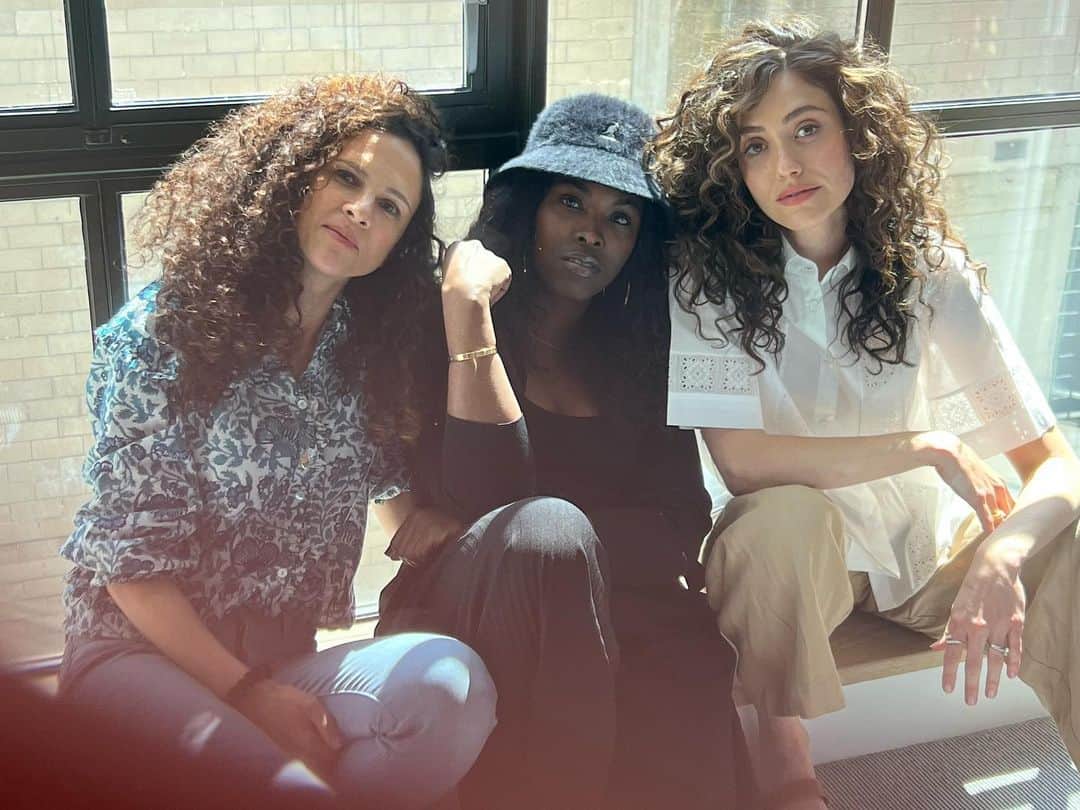 エミー・ロッサムのインスタグラム：「Textured hair, let’s GO.」
