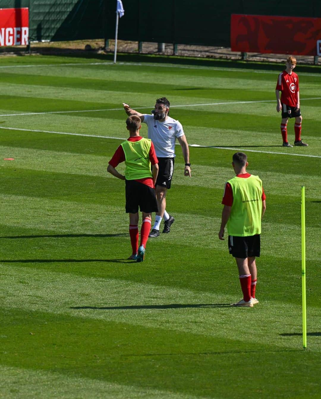 ミル・ジェディナクさんのインスタグラム写真 - (ミル・ジェディナクInstagram)「Coaching Session at the FAW 🏴󠁧󠁢󠁷󠁬󠁳󠁿National Coaches Conference, part of the UEFA Pro Licence 📚⚽️ #fawcoachconf」6月1日 4時51分 - milejedinak15