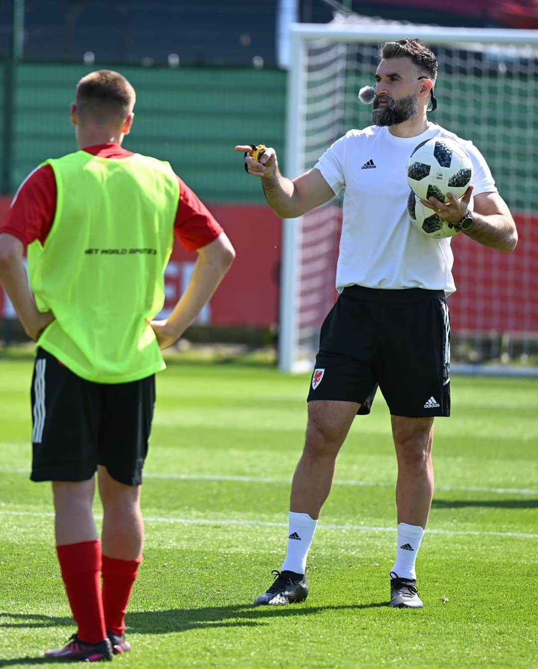 ミル・ジェディナクさんのインスタグラム写真 - (ミル・ジェディナクInstagram)「Coaching Session at the FAW 🏴󠁧󠁢󠁷󠁬󠁳󠁿National Coaches Conference, part of the UEFA Pro Licence 📚⚽️ #fawcoachconf」6月1日 4時51分 - milejedinak15