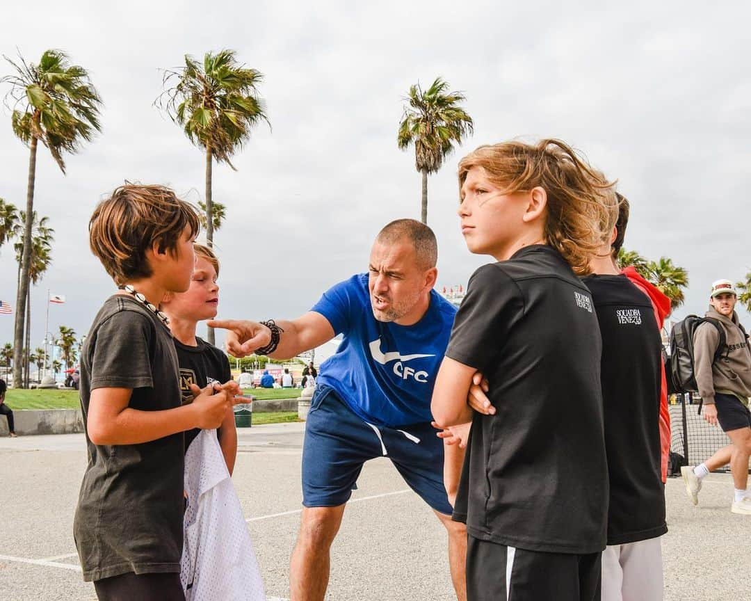 チェルシーFCさんのインスタグラム写真 - (チェルシーFCInstagram)「For the love of the game.   @therealjoecole & @vb.fc out in LA with #TheFamousCFC! 🇺🇸」6月1日 5時09分 - chelseafc