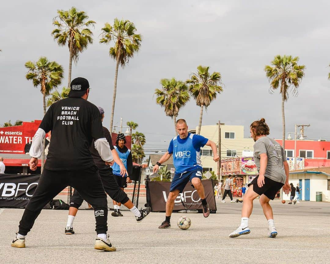 チェルシーFCさんのインスタグラム写真 - (チェルシーFCInstagram)「For the love of the game.   @therealjoecole & @vb.fc out in LA with #TheFamousCFC! 🇺🇸」6月1日 5時09分 - chelseafc