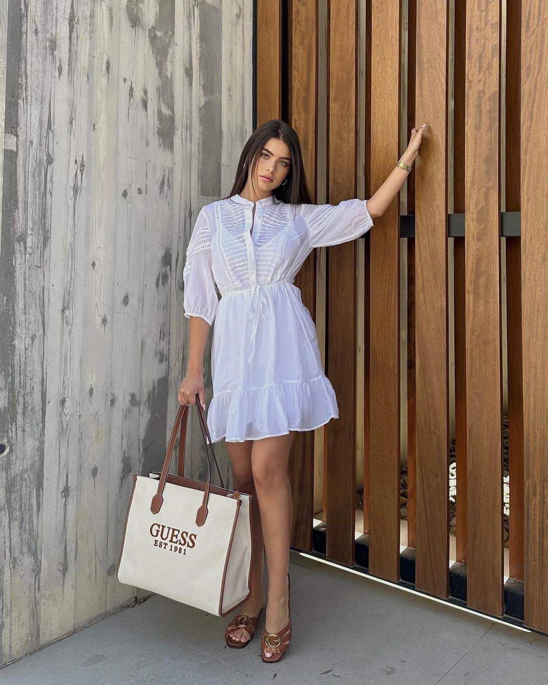 ゲスのインスタグラム：「@carlotaaaatorres achieving the ideal effortless look in head-to-toe #LoveGUESS」